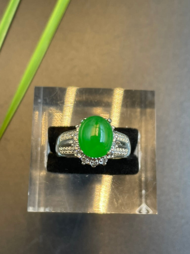 緬甸天然翡翠陽綠蛋面戒指