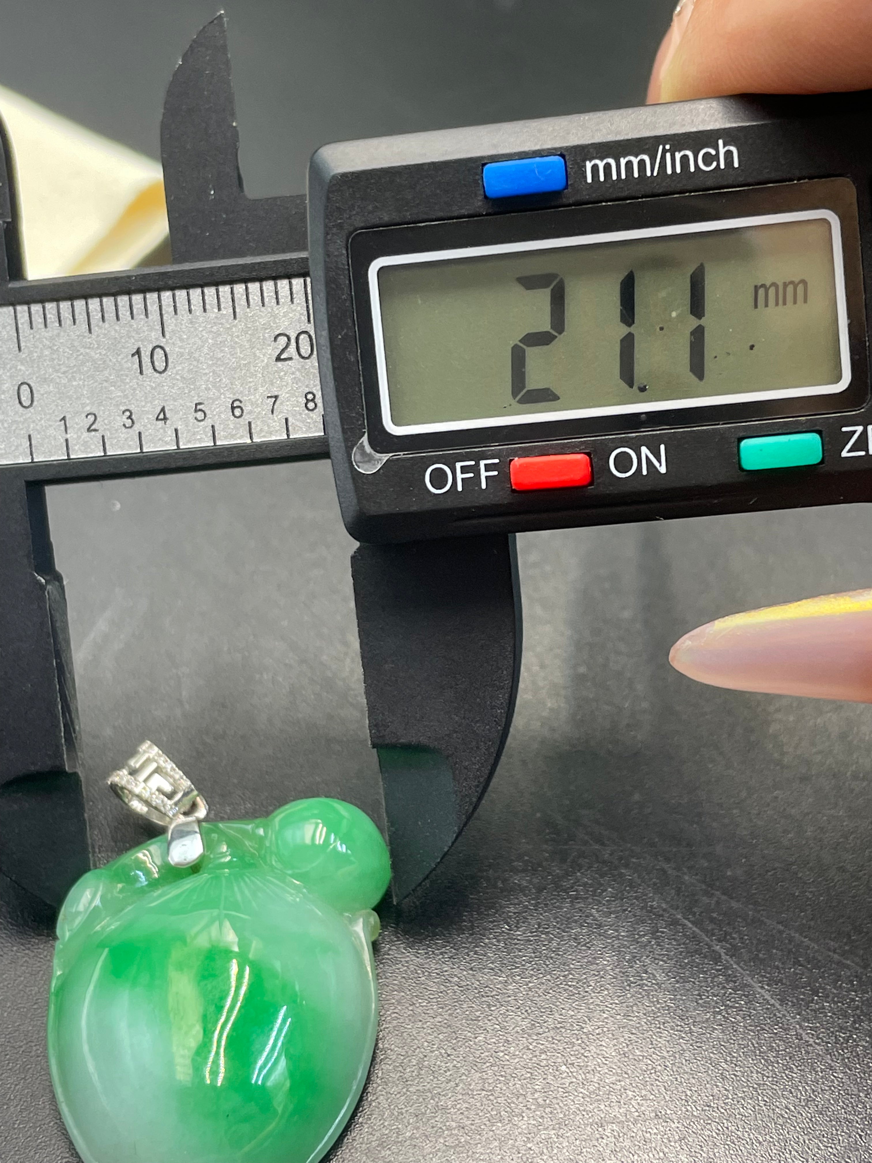 緬甸天然翡翠飄陽綠壽桃吊墜