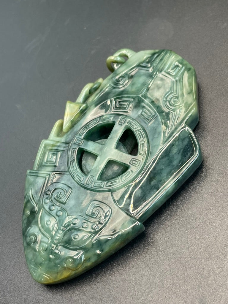 緬甸天然翡翠饕餮斧钺龙纹吊墜