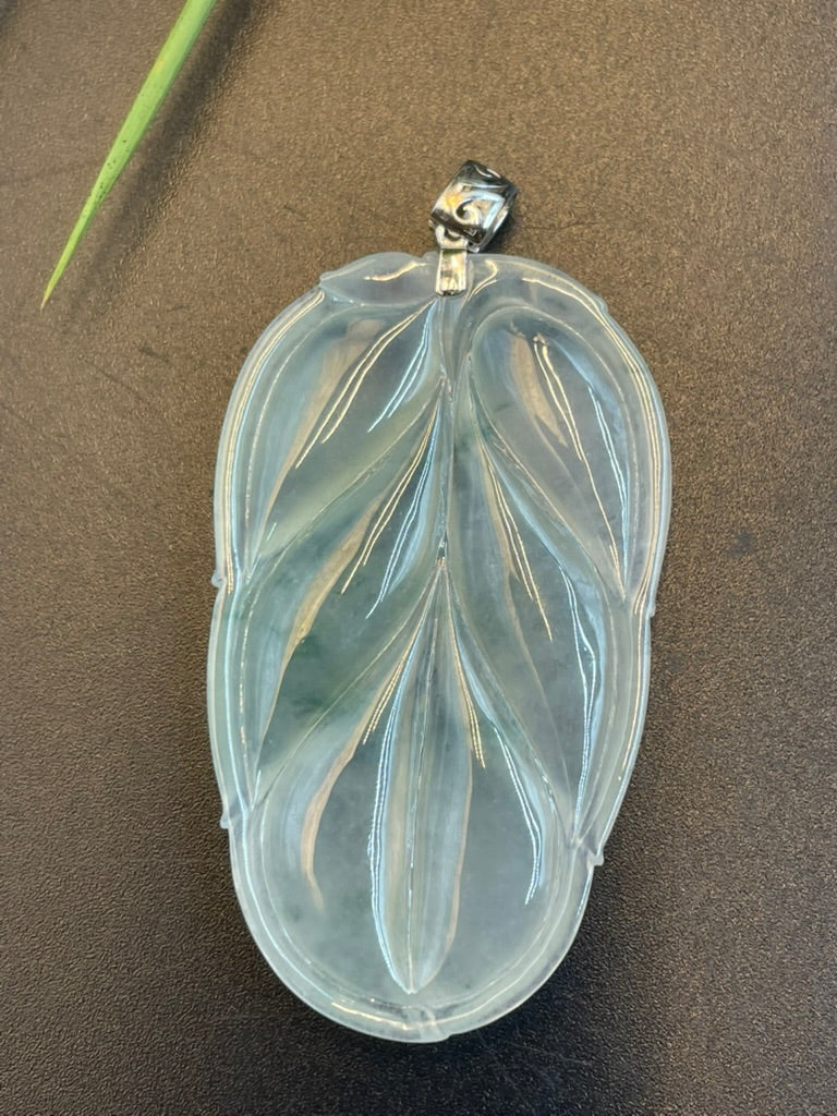 緬甸天然翡翠冰種葉子吊墜