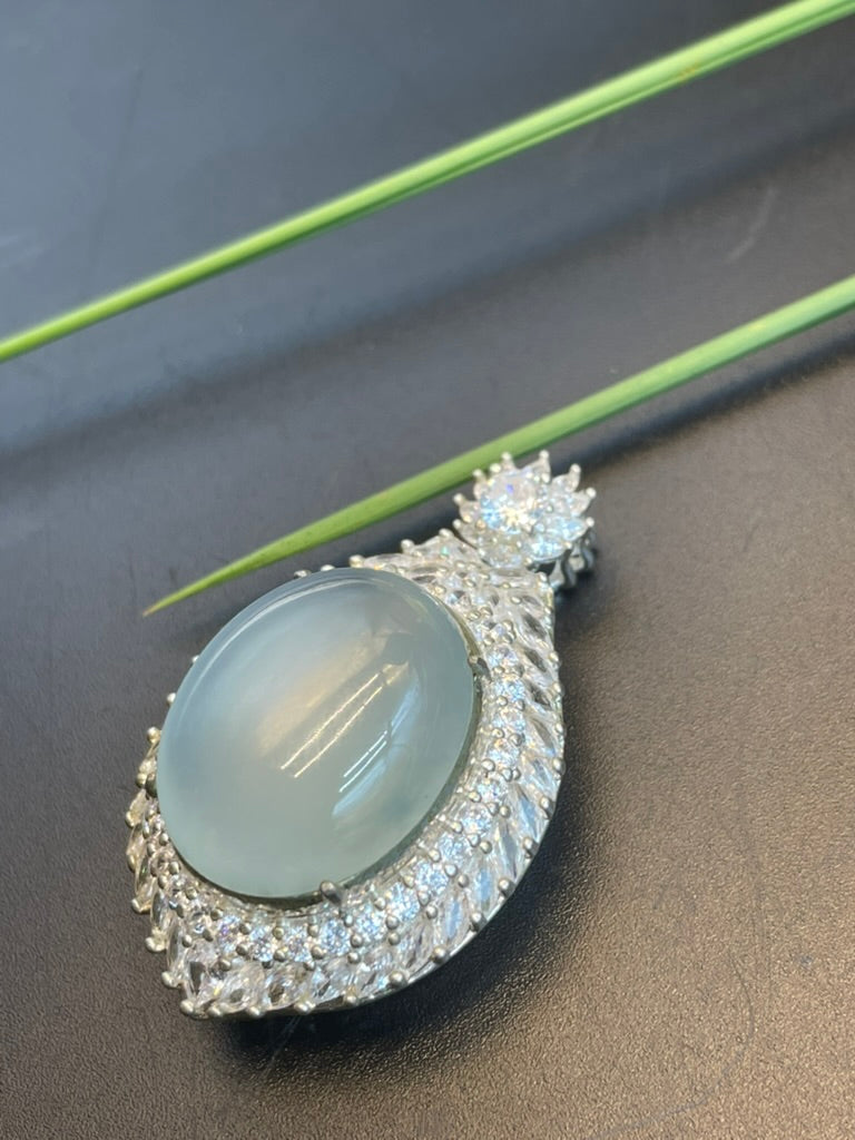 緬甸天然翡翠冰種鴿子蛋面吊墜