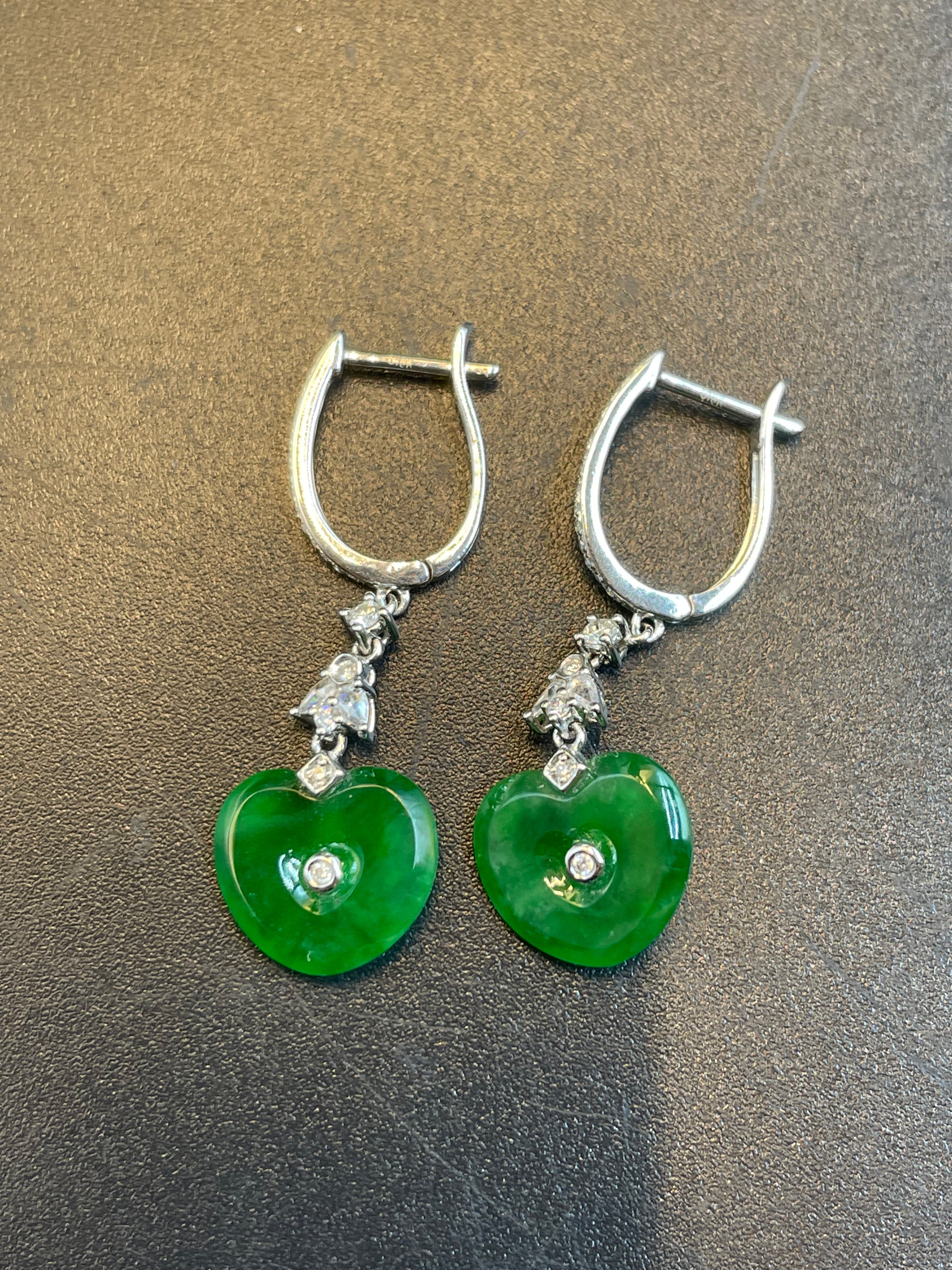 天然翡翠辣綠心形耳環