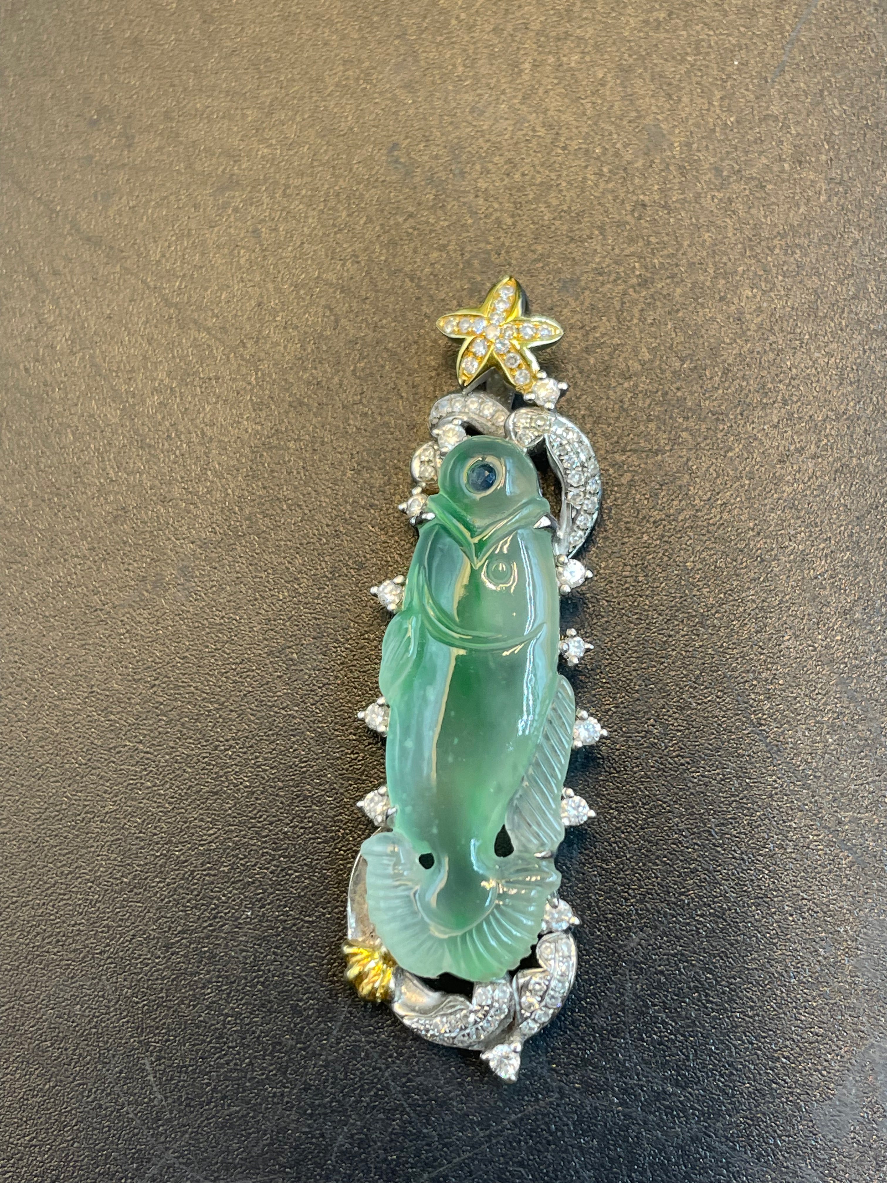 天然翡翠冰種飄綠花金魚吊墜