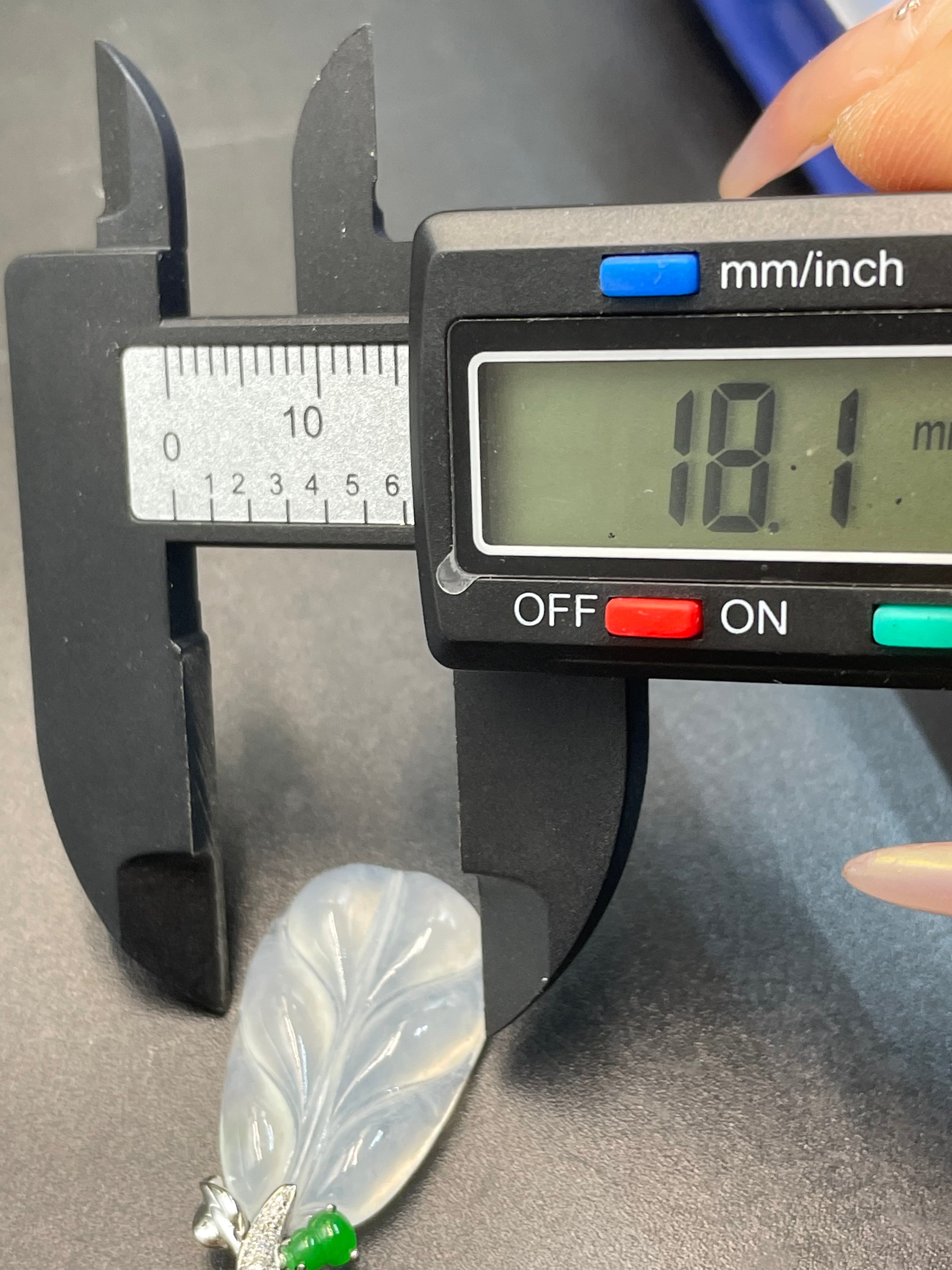 緬甸天然翡翠金枝玉葉吊墜