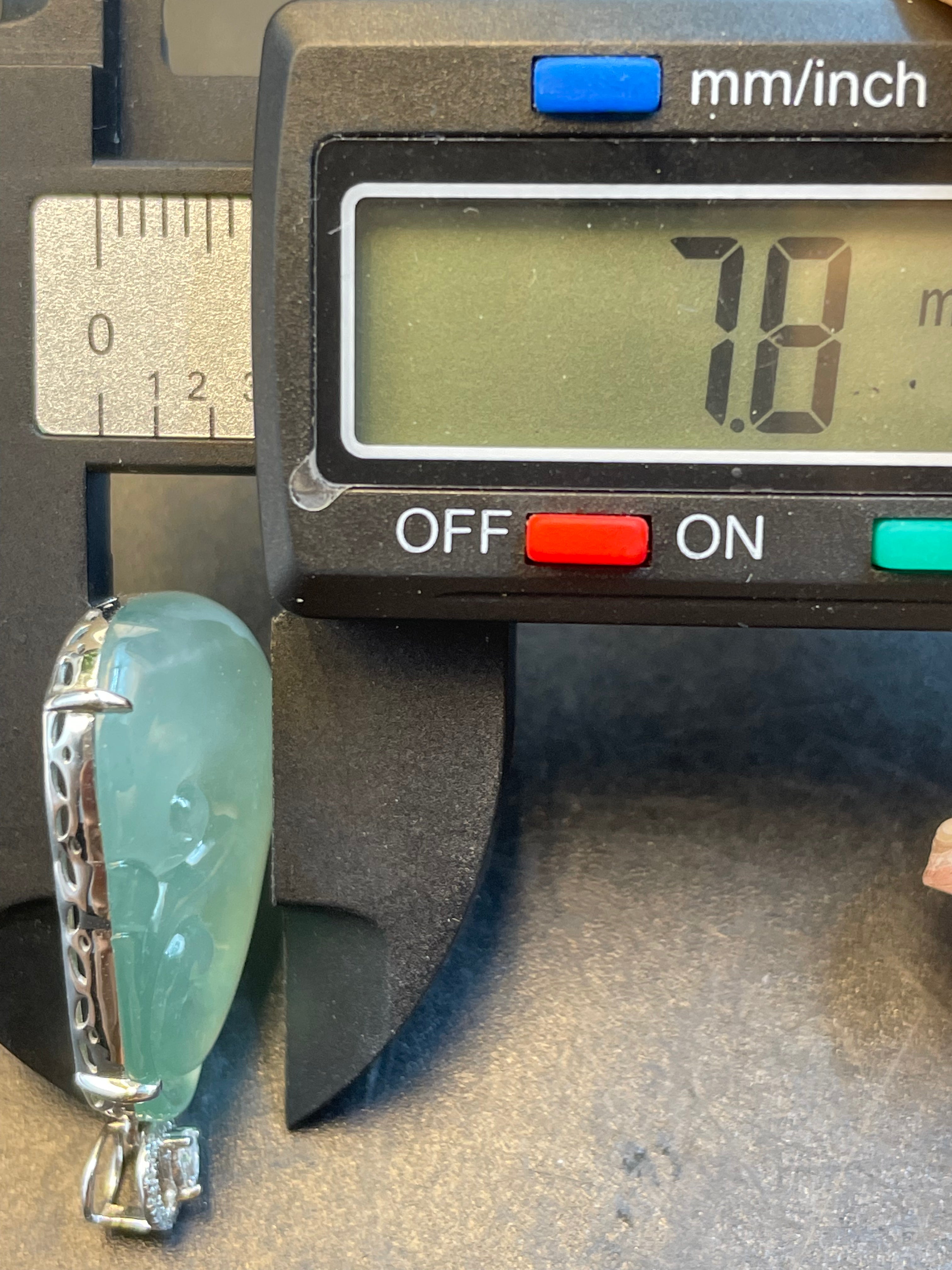 緬甸天然翡翠冰綠如意吊墜