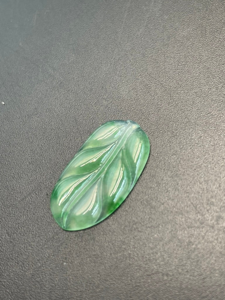緬甸天然翡翠綠飄花葉子金枝玉葉吊墜