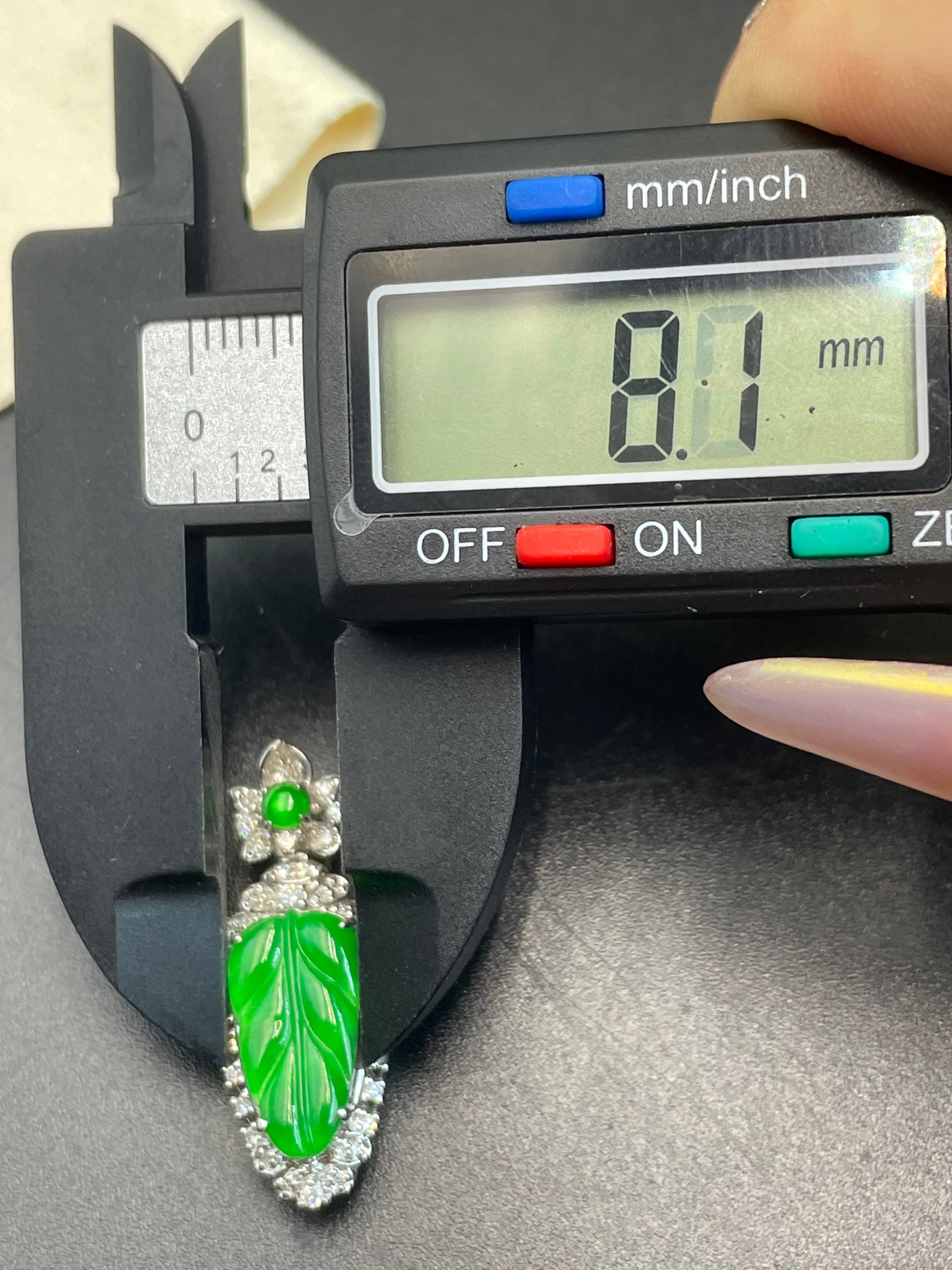 緬甸天然翡翠陽綠金枝玉葉吊墜