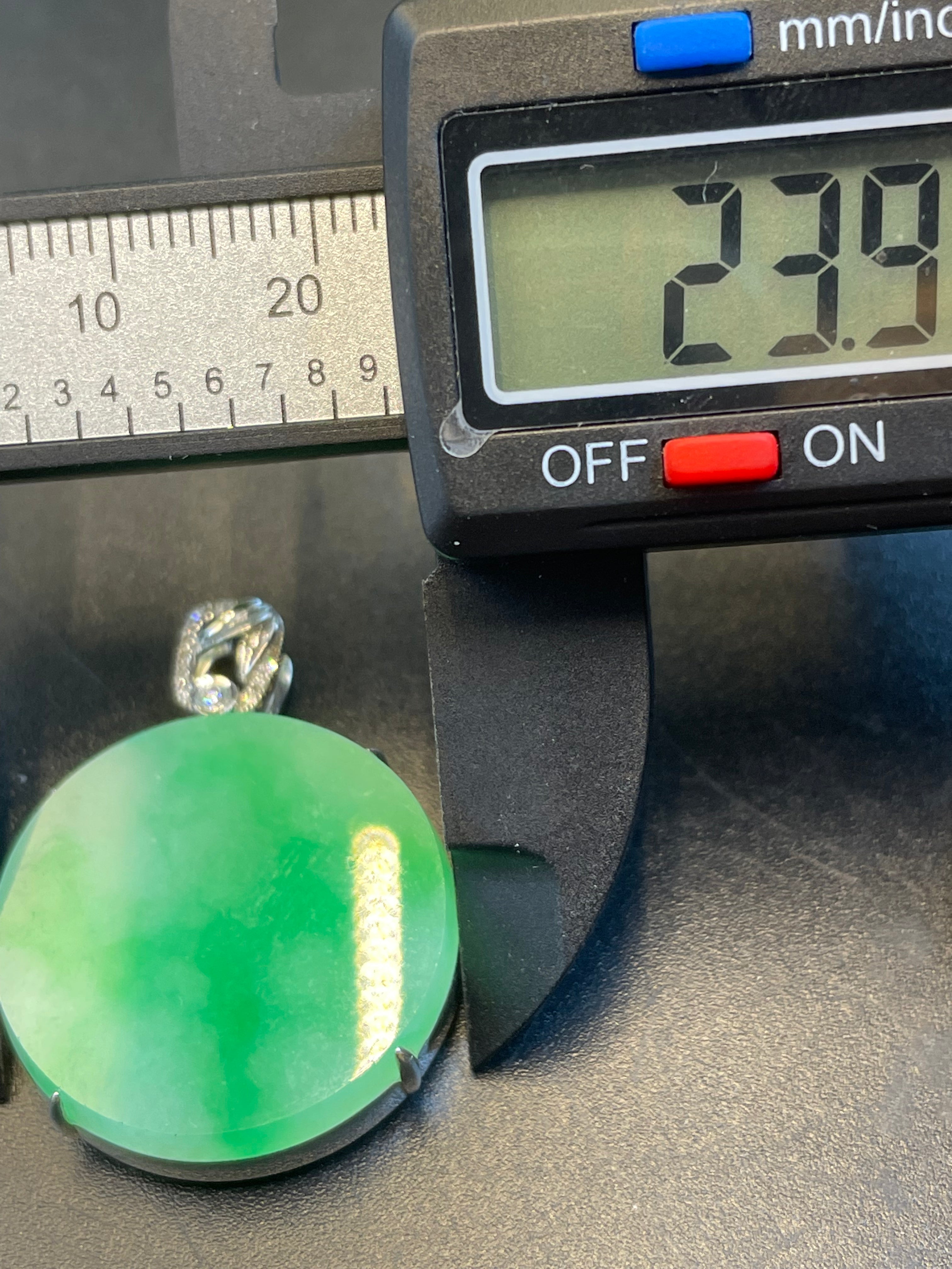 緬甸天然翡翠陽綠無事圓牌吊墜