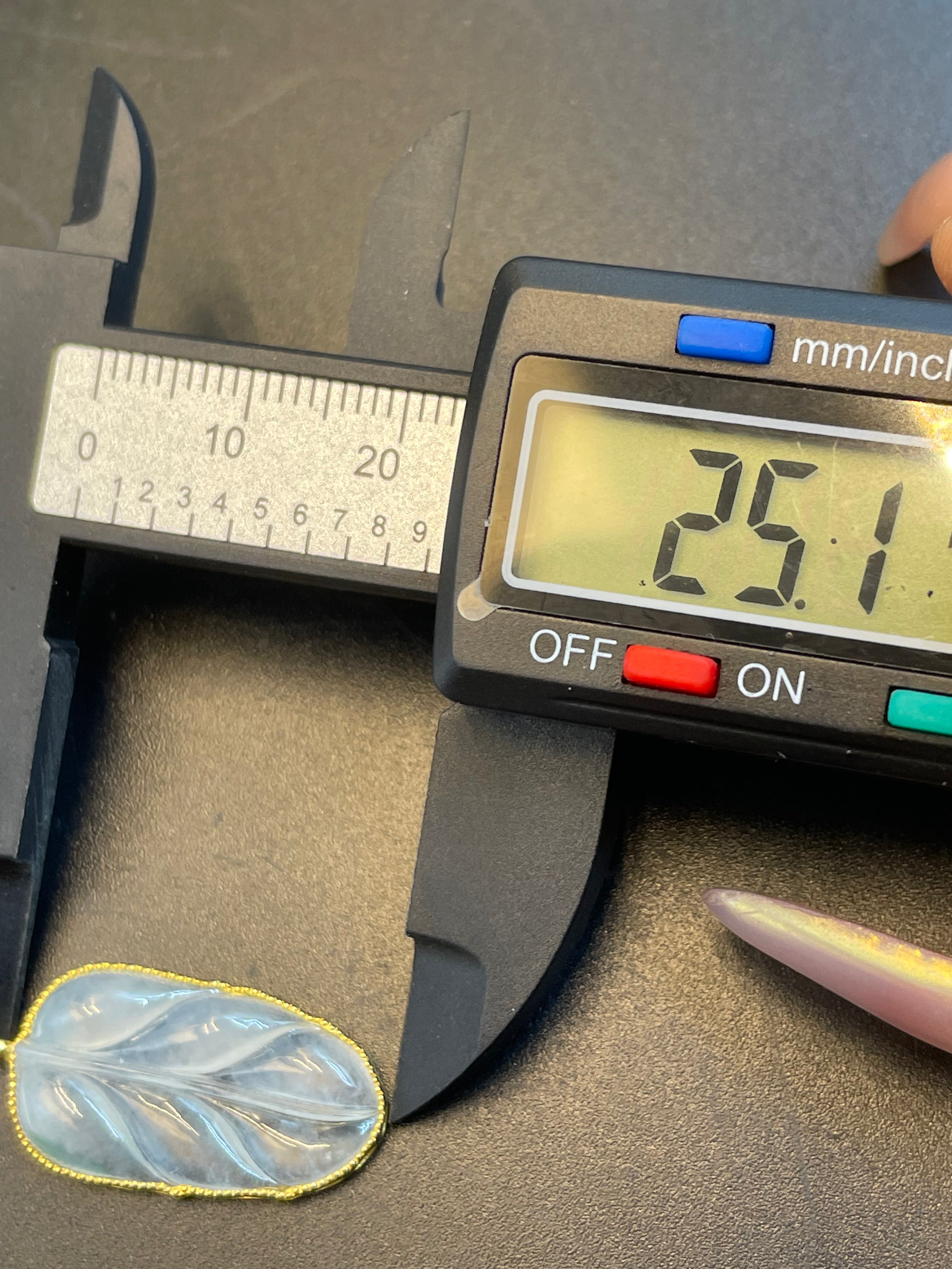 緬甸天然翡翠冰種葉子吊墜