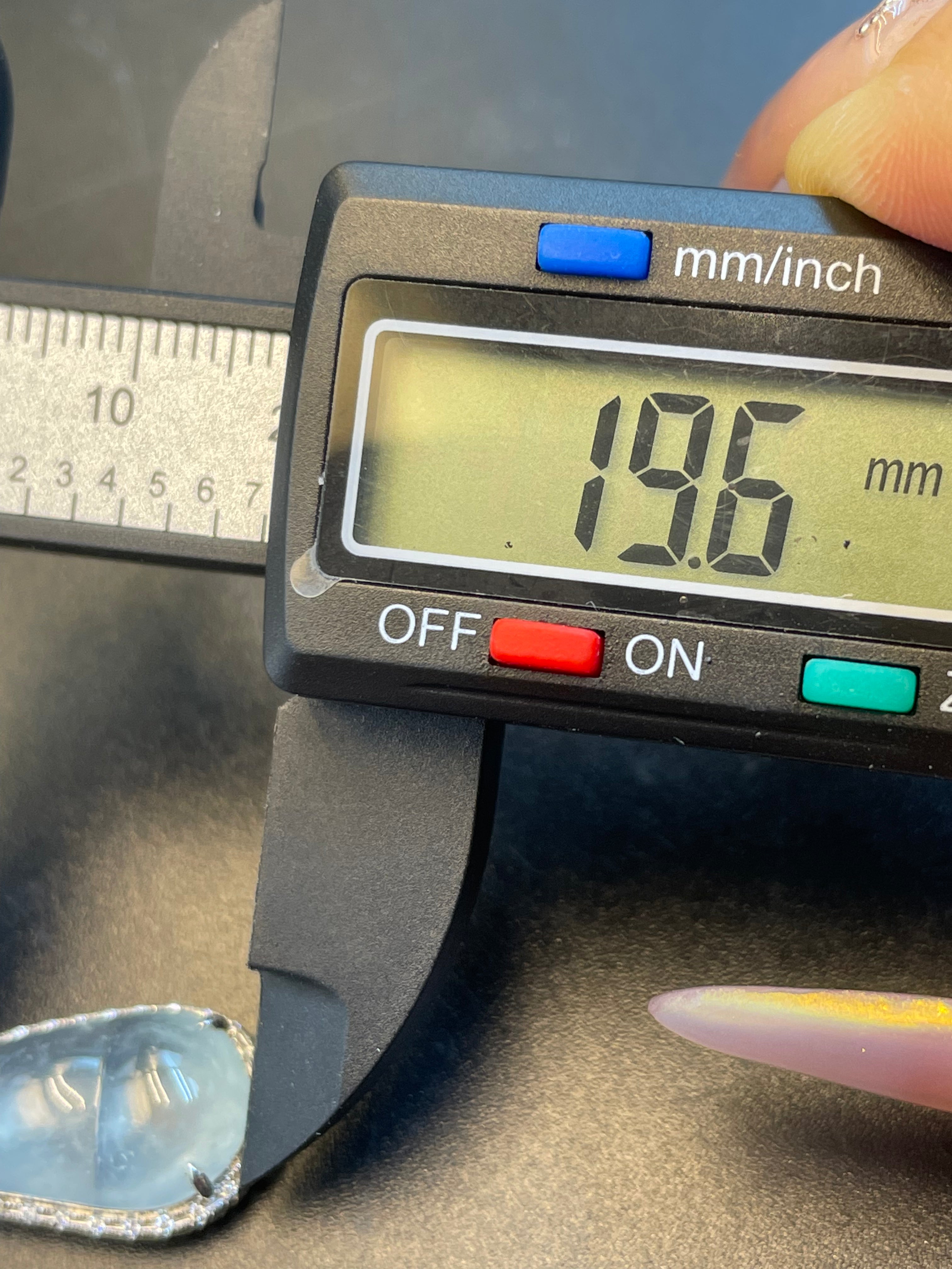 緬甸天然翡翠冰種福豆吊墜