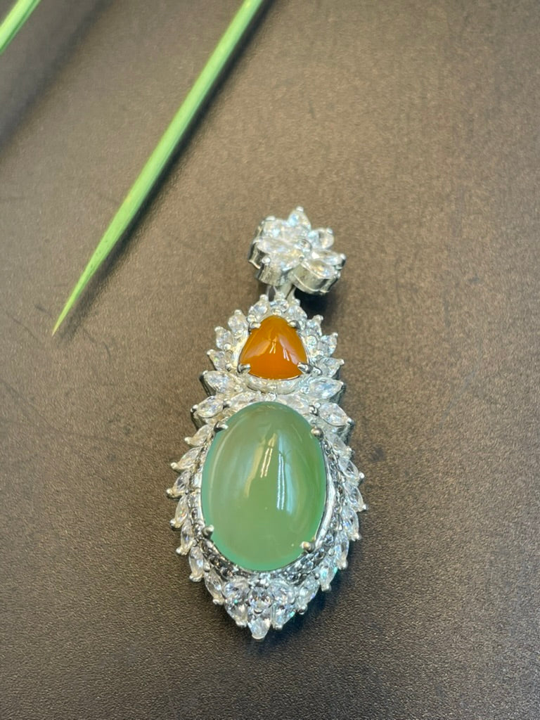 緬甸天然翡翠冰種蛋面吊墜