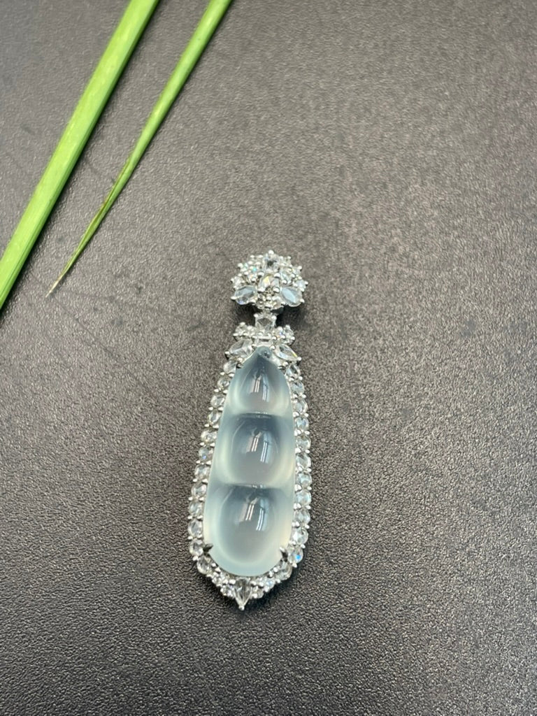 天然緬甸翡翠冰種福豆吊墜