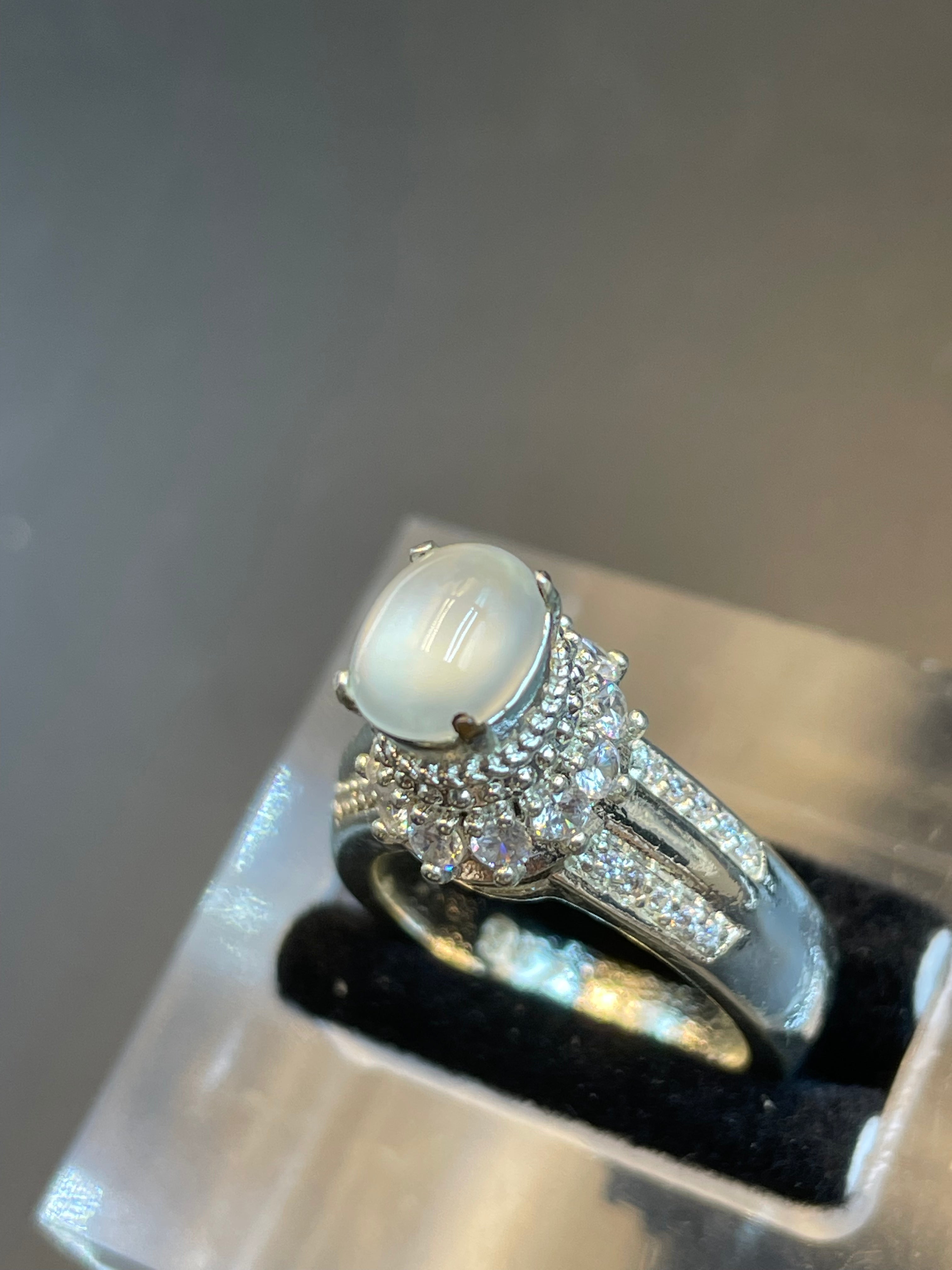 緬甸天然翡翠冰種蛋面戒指