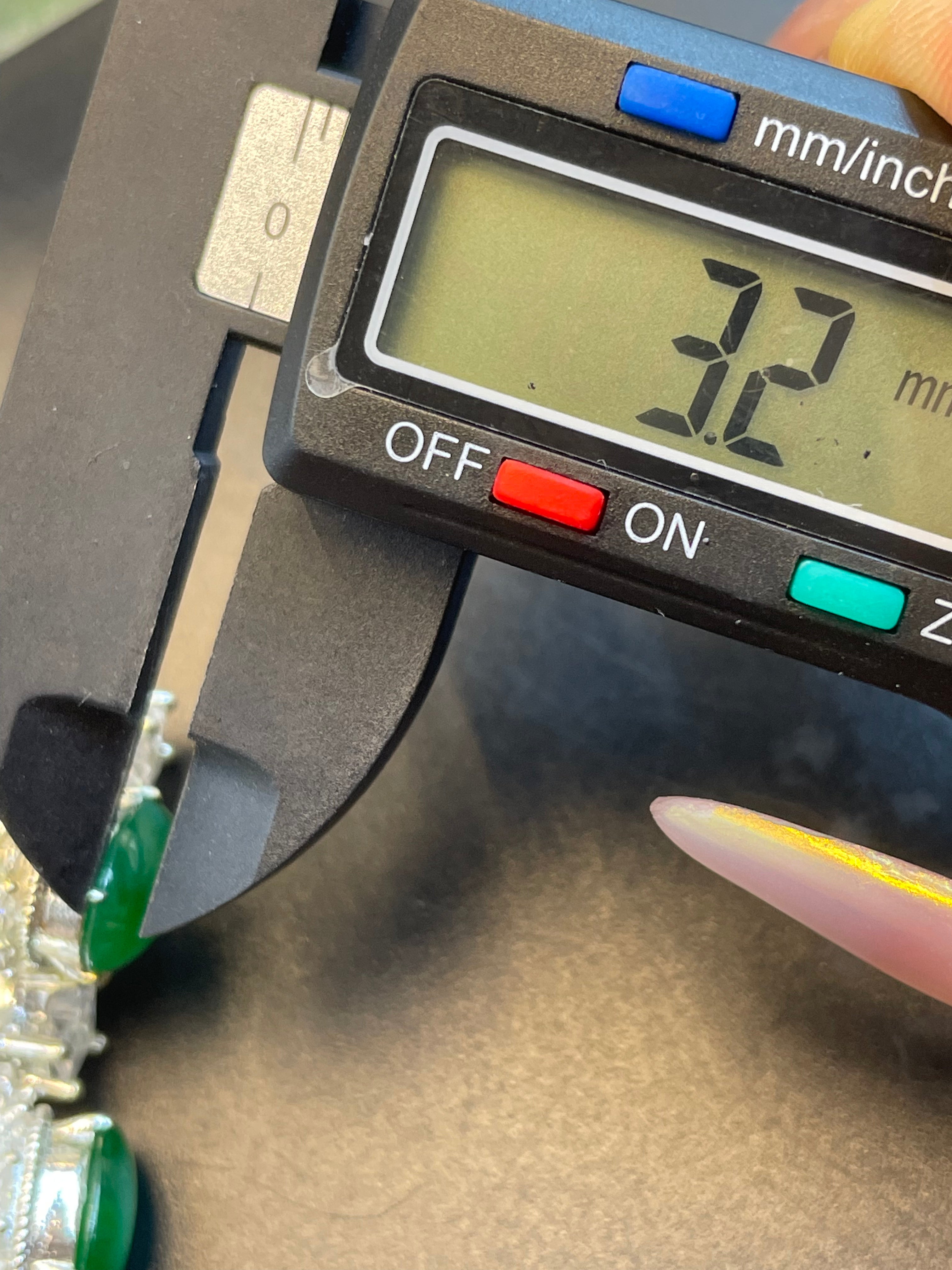 緬甸天然翡翠陽綠蛋面耳環