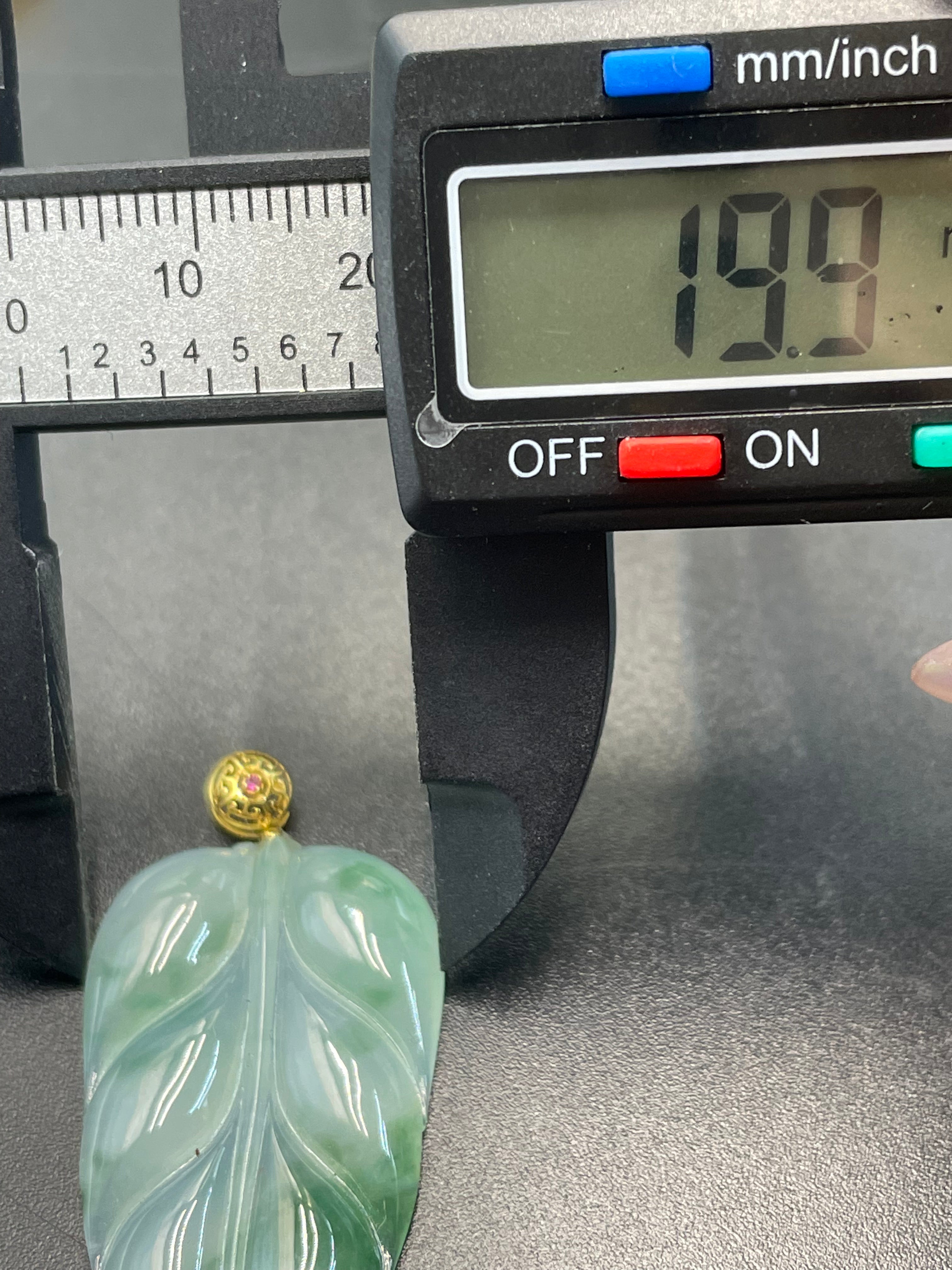 緬甸天然翡翠飄花金枝玉葉吊墜