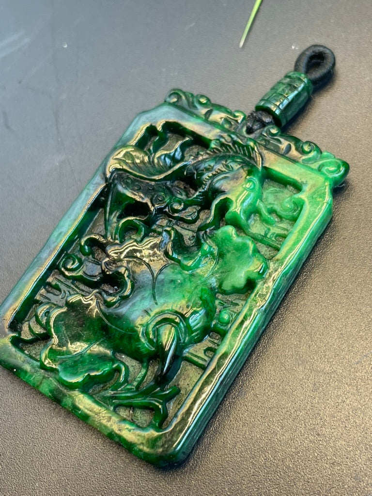 天然緬甸翡翠辣綠仿古牌吊墜