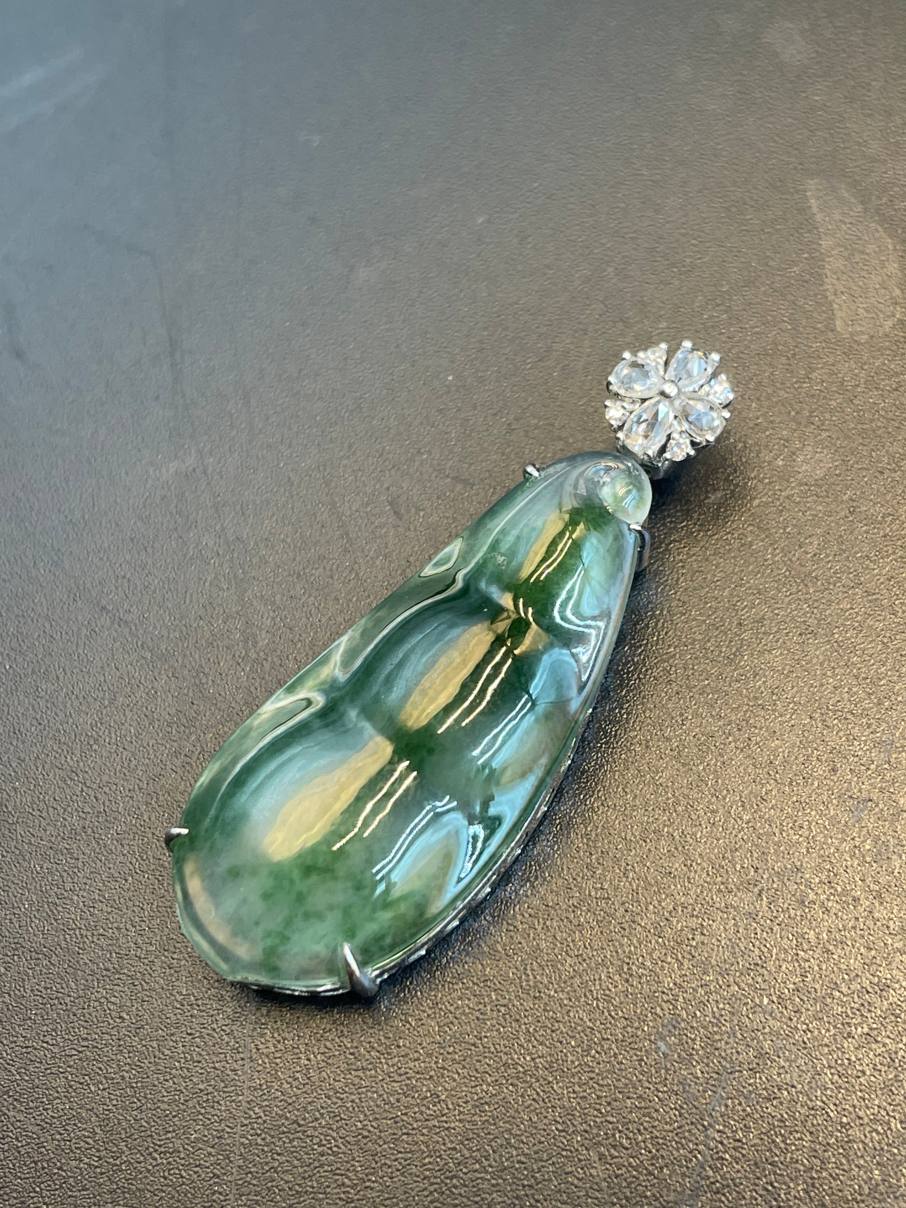 天然翡翠冰種飄綠花福豆吊墜