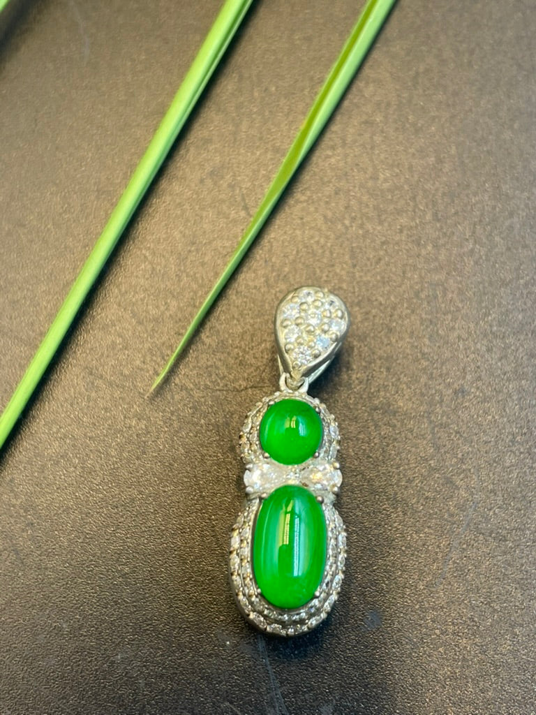 緬甸天然翡翠椭圆蛋面吊墜