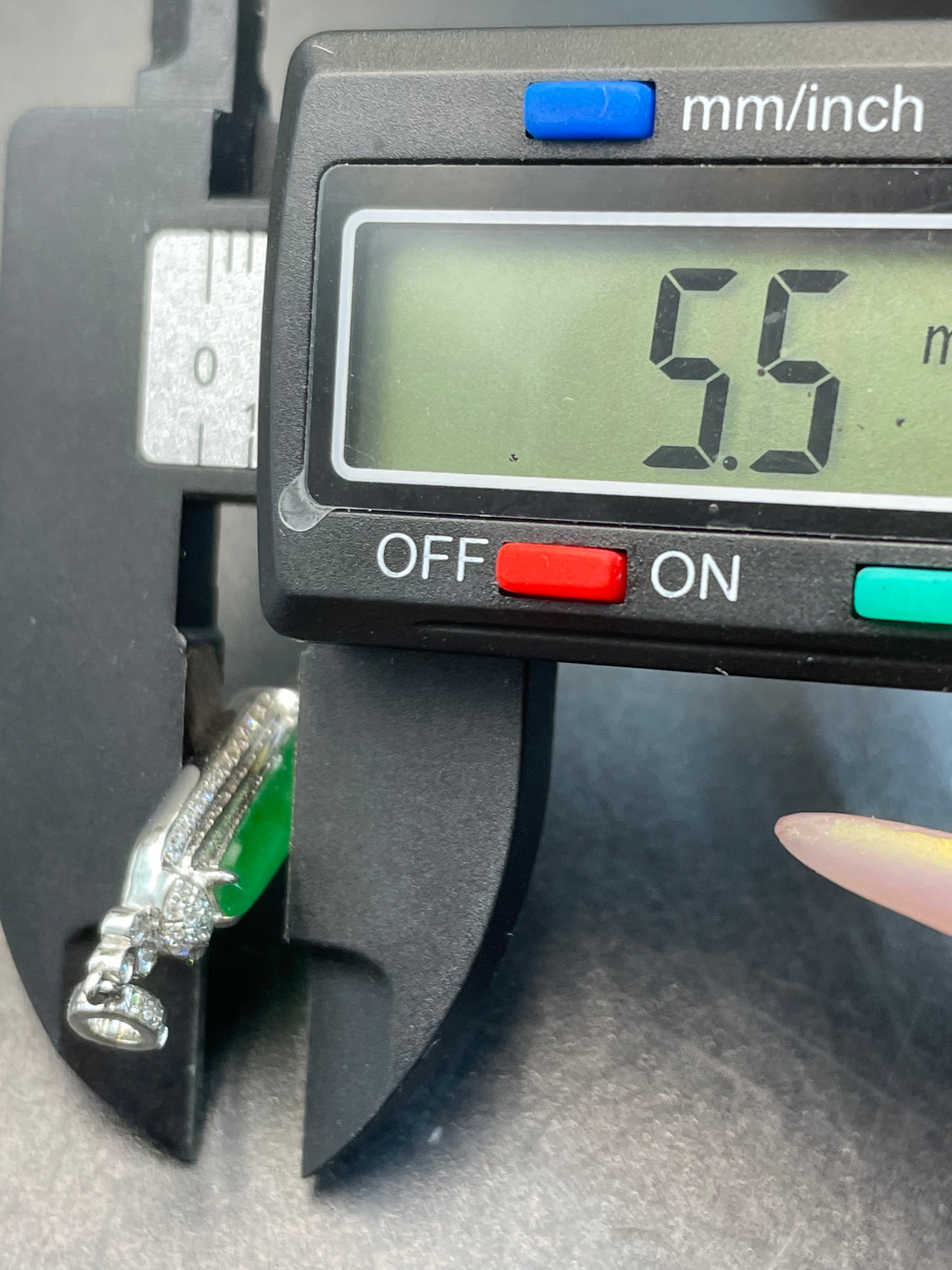 緬甸天然翡翠陽綠細條吊墜