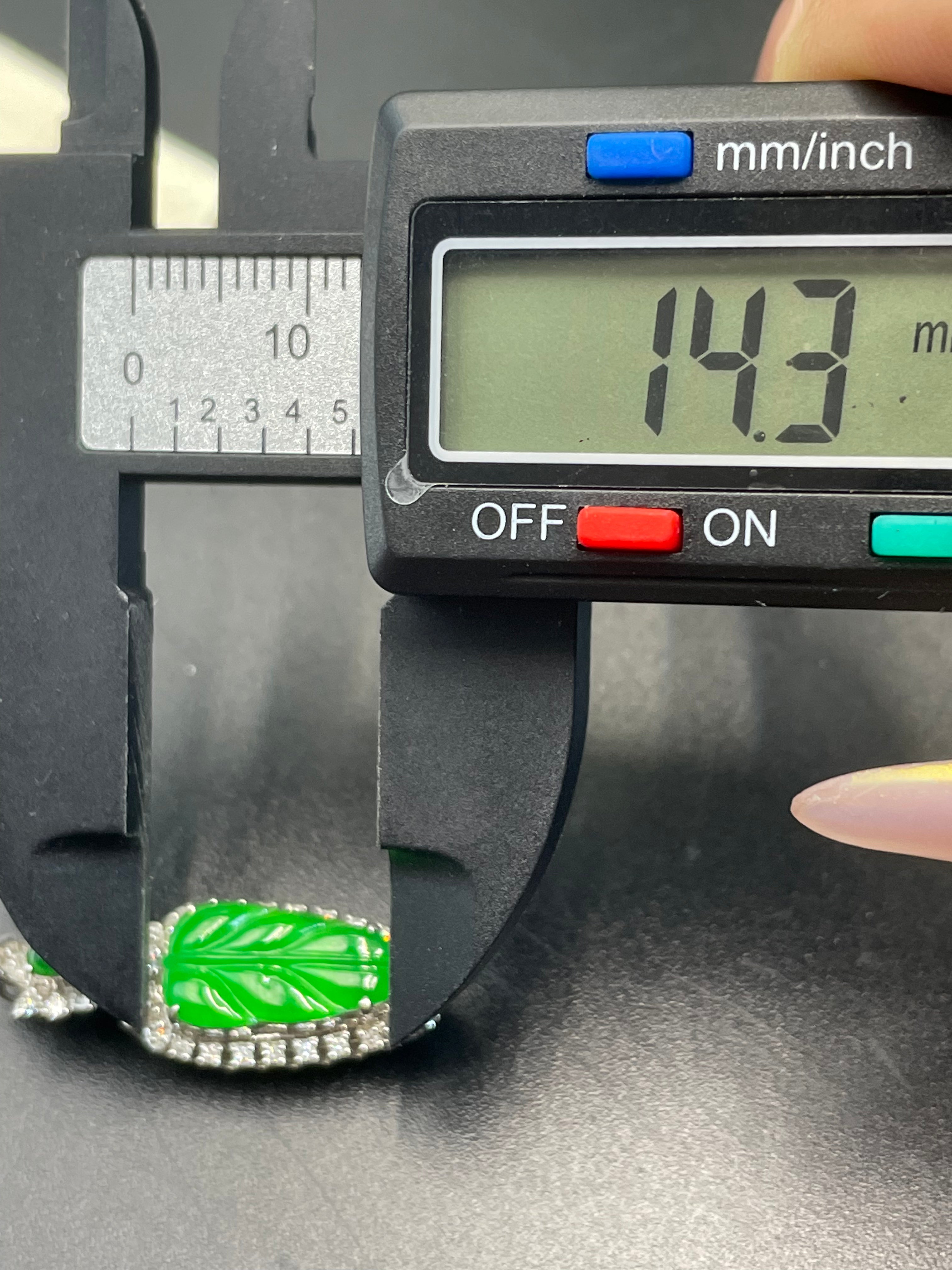 緬甸天然翡翠陽綠金枝玉葉吊墜