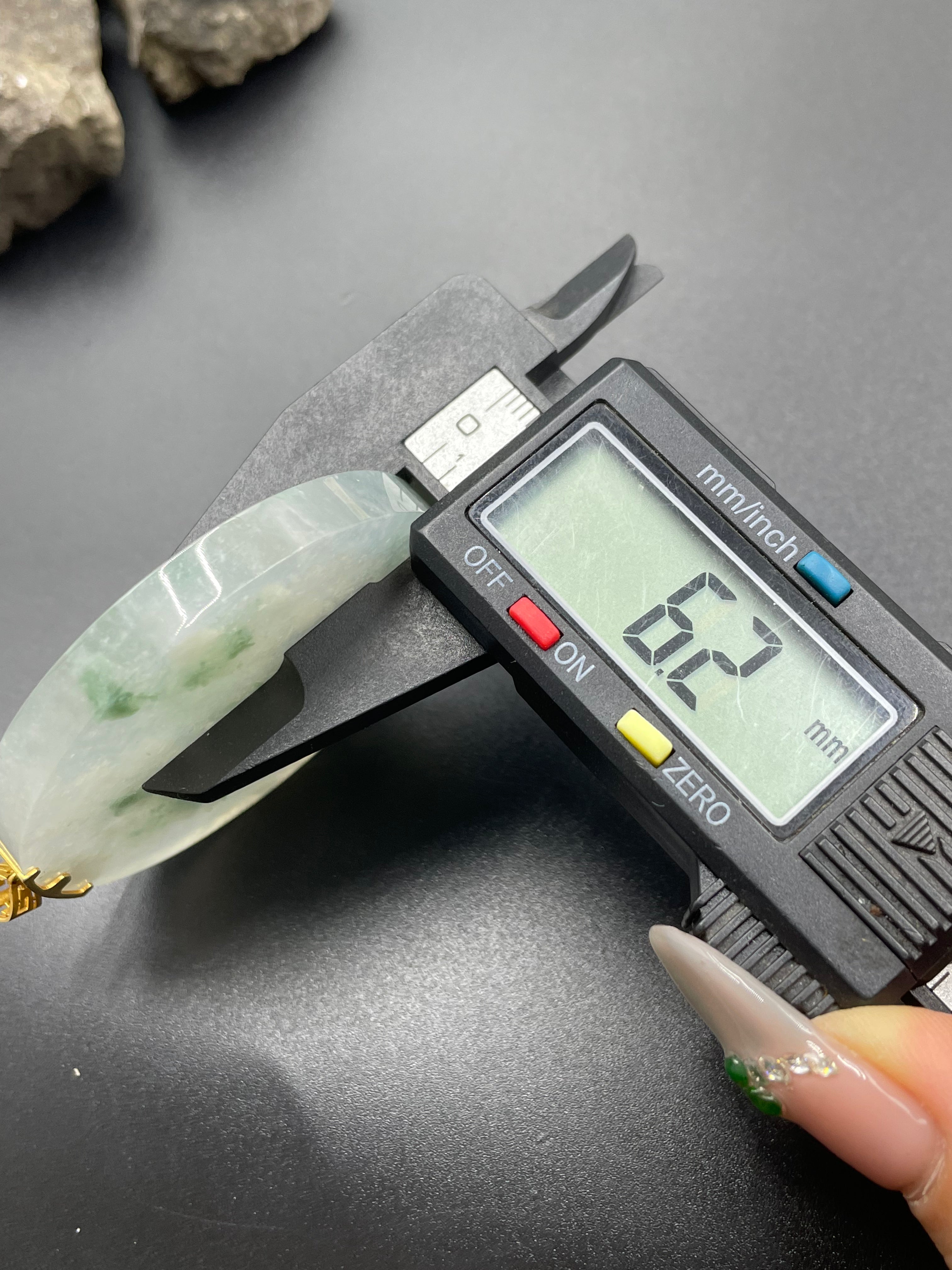 冰种飘花圆形无事玉牌