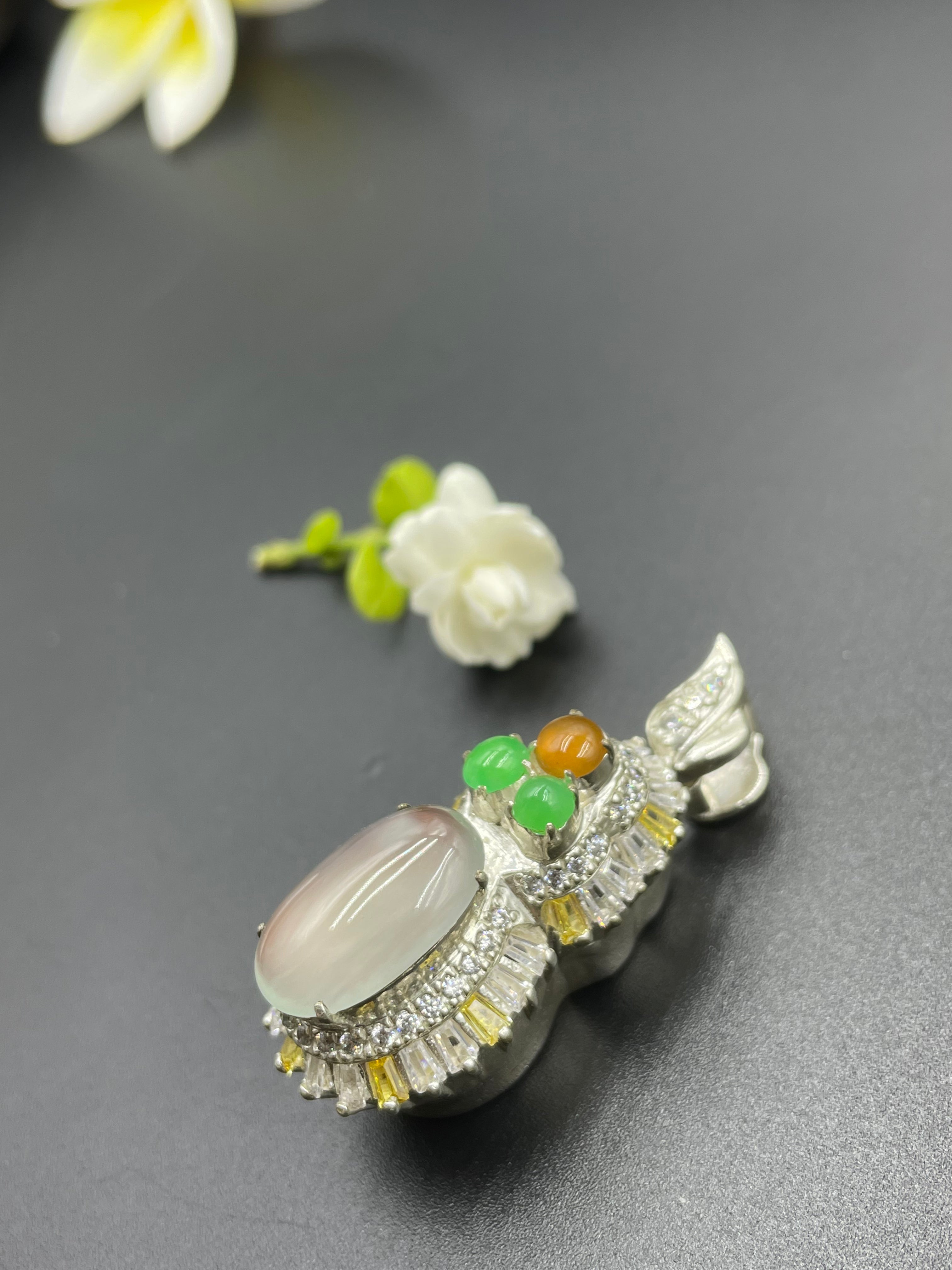 高冰鸽子蛋吊坠