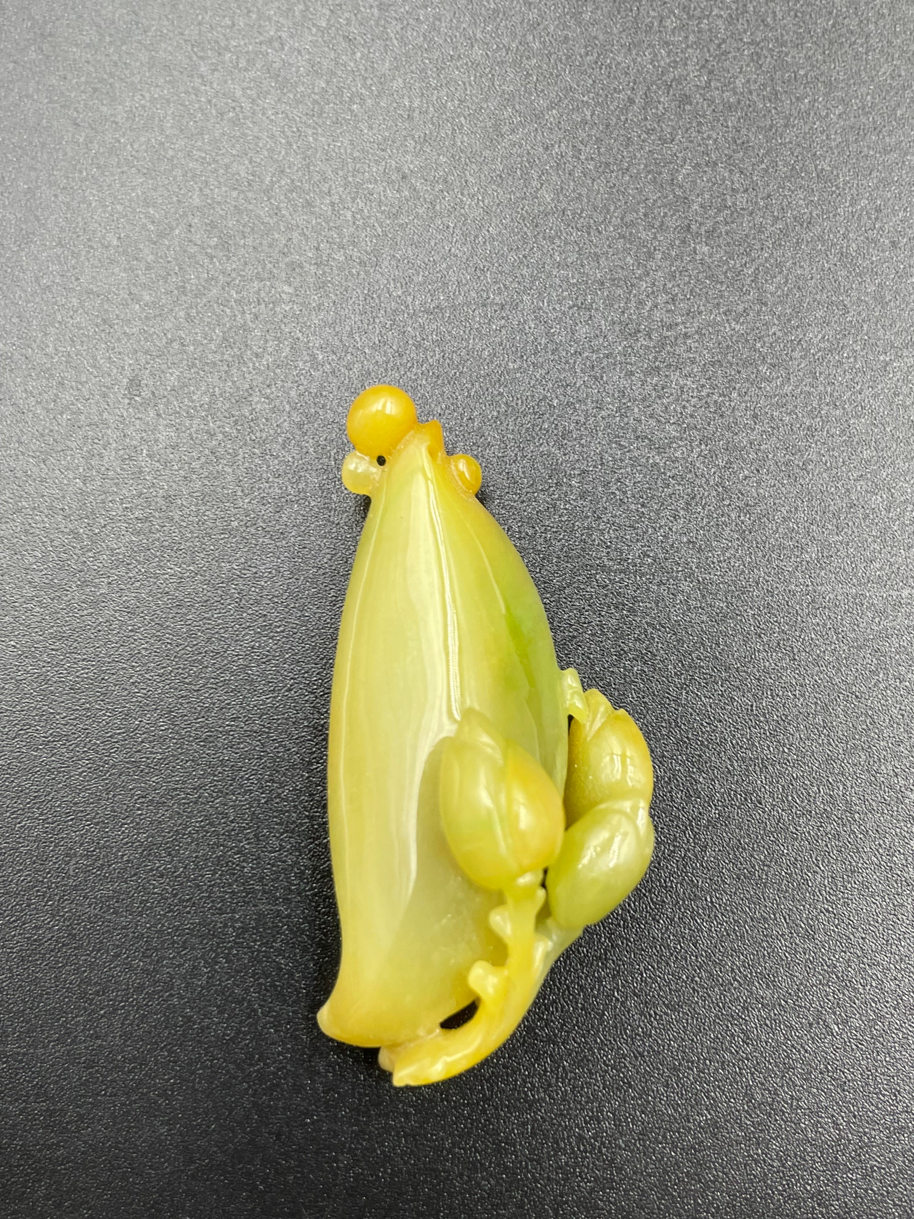 黃翡玉蘭花吊墜