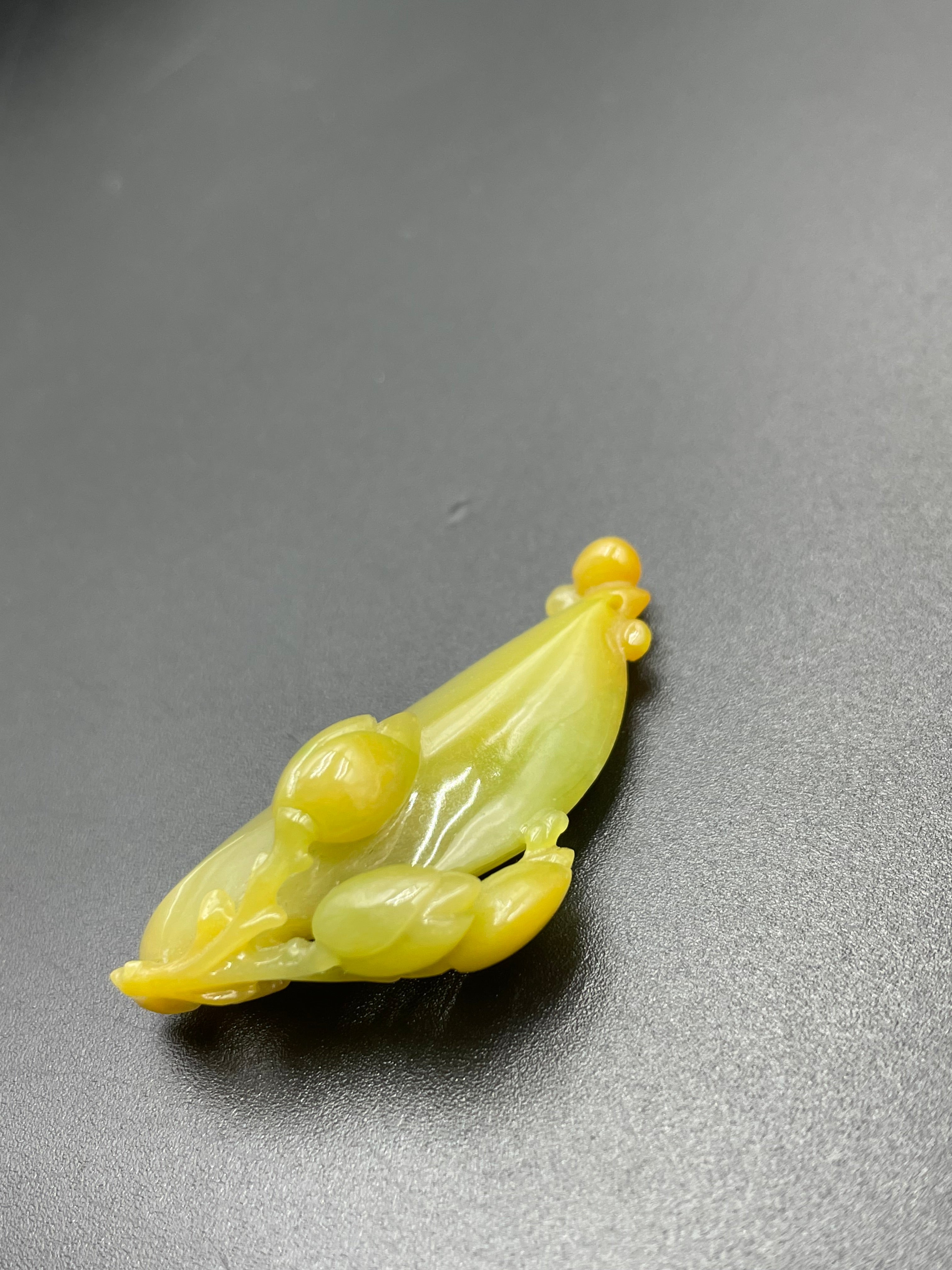 黃翡玉蘭花吊墜