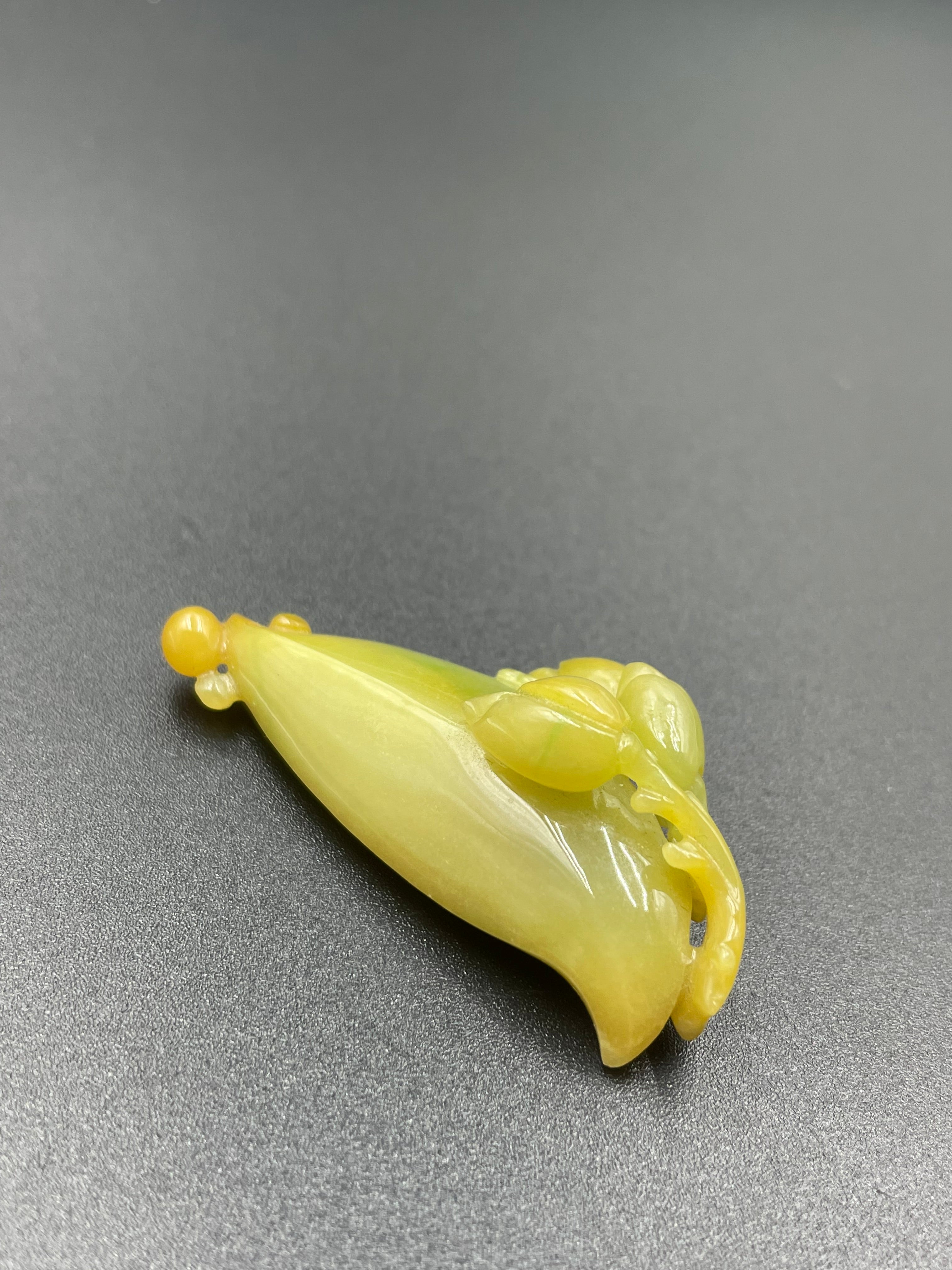 黃翡玉蘭花吊墜