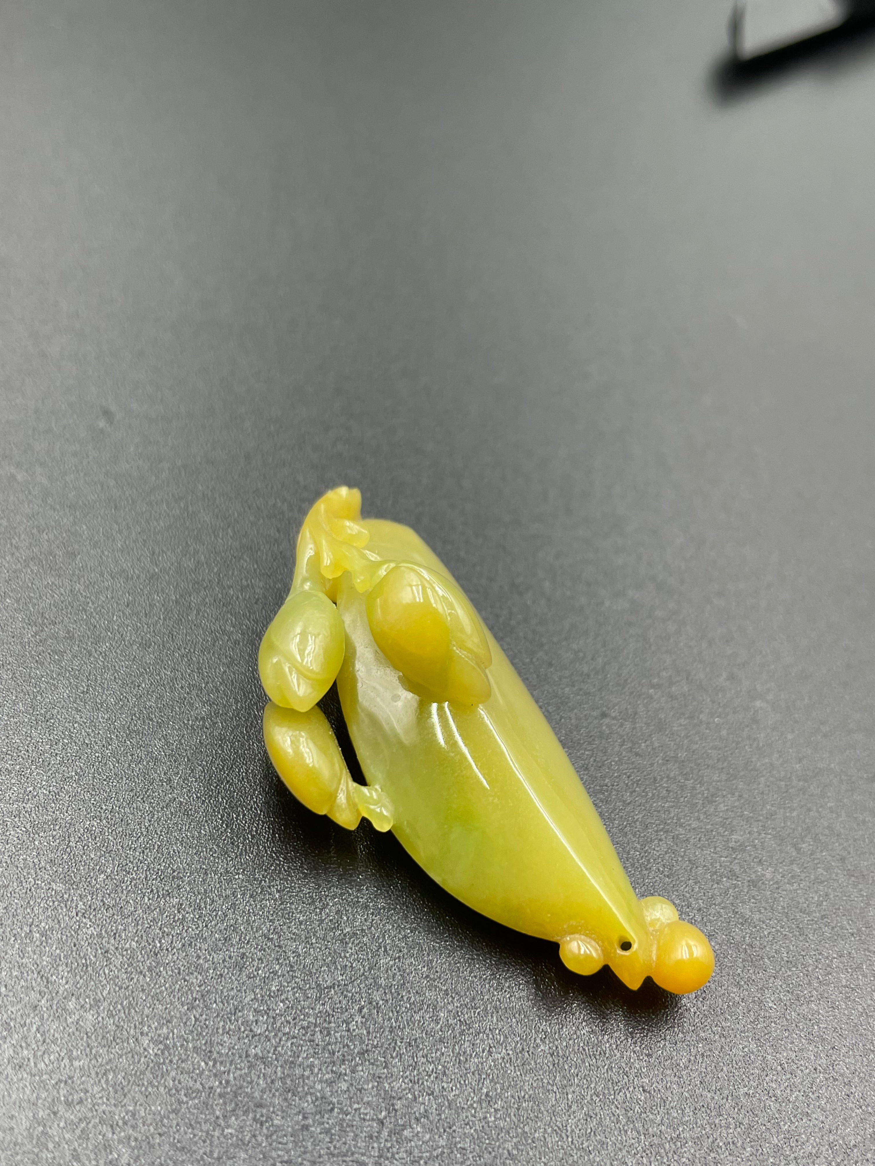 黃翡玉蘭花吊墜