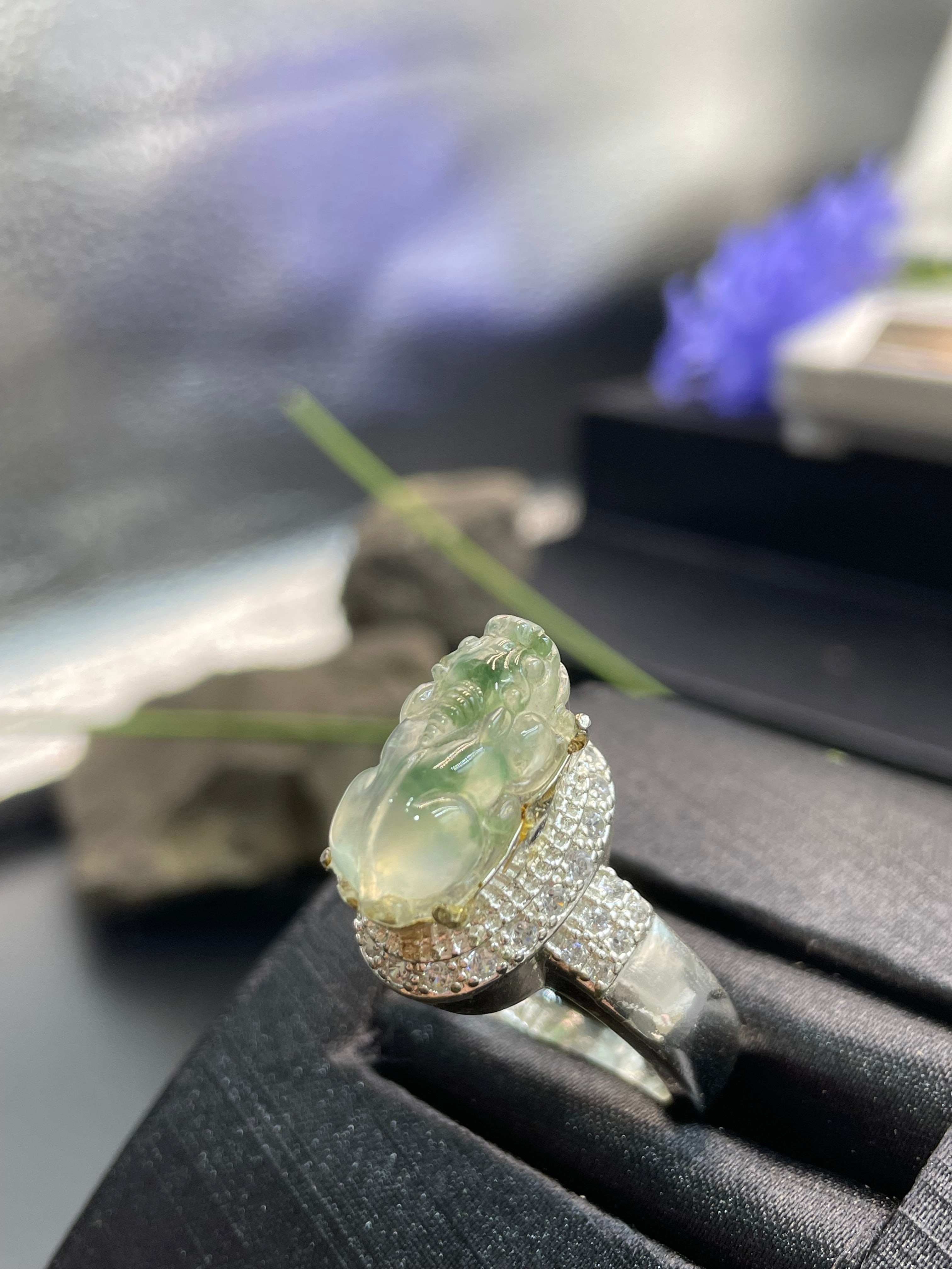 冰飄綠花貔貅戒面
