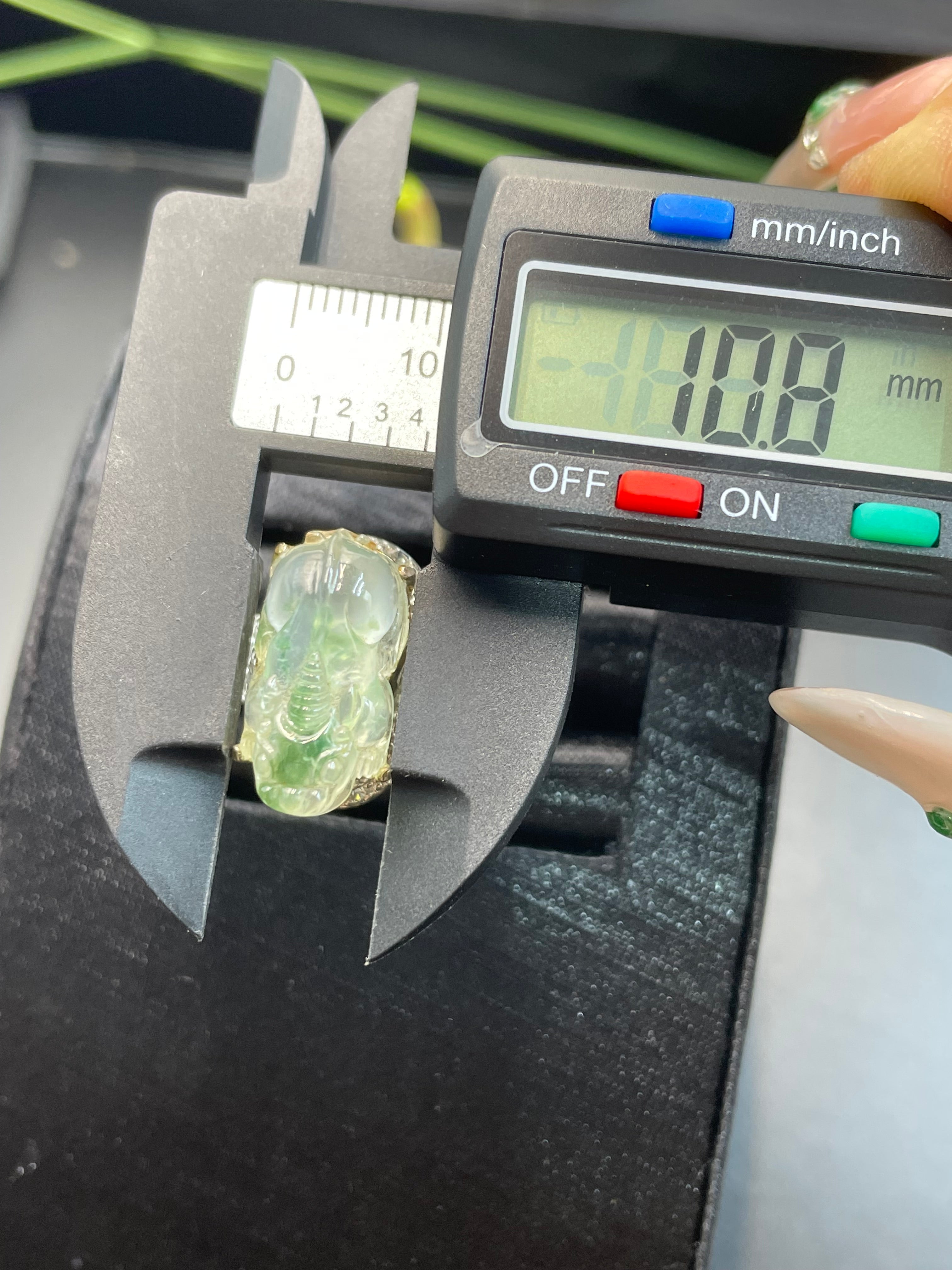 冰飄綠花貔貅戒面