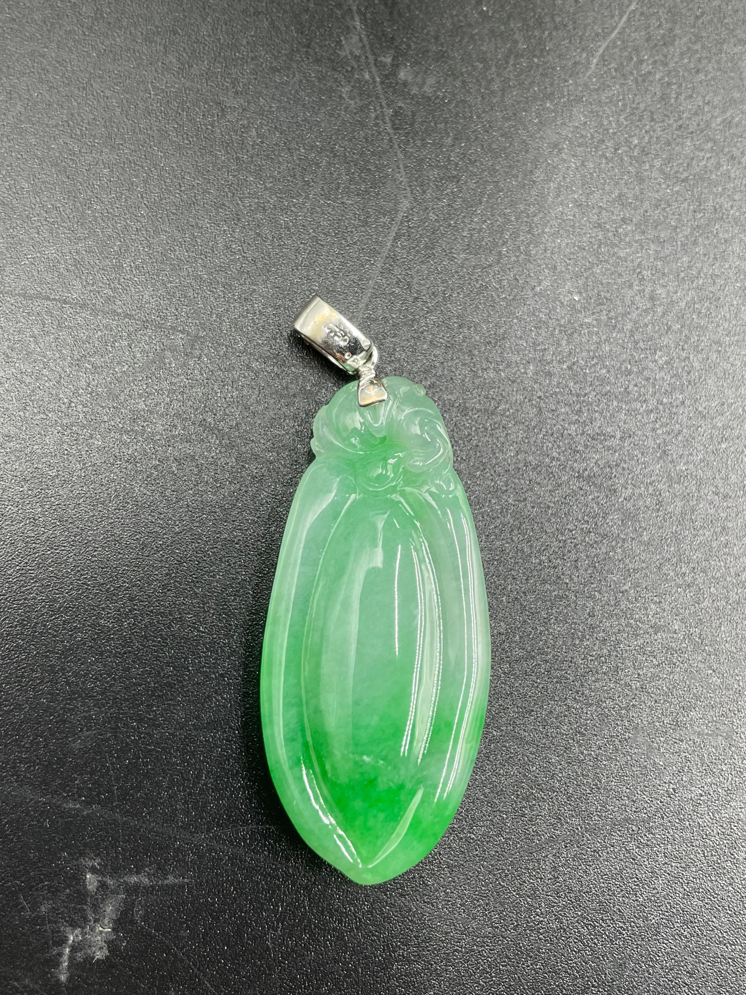 靈猴獻桃吊墜