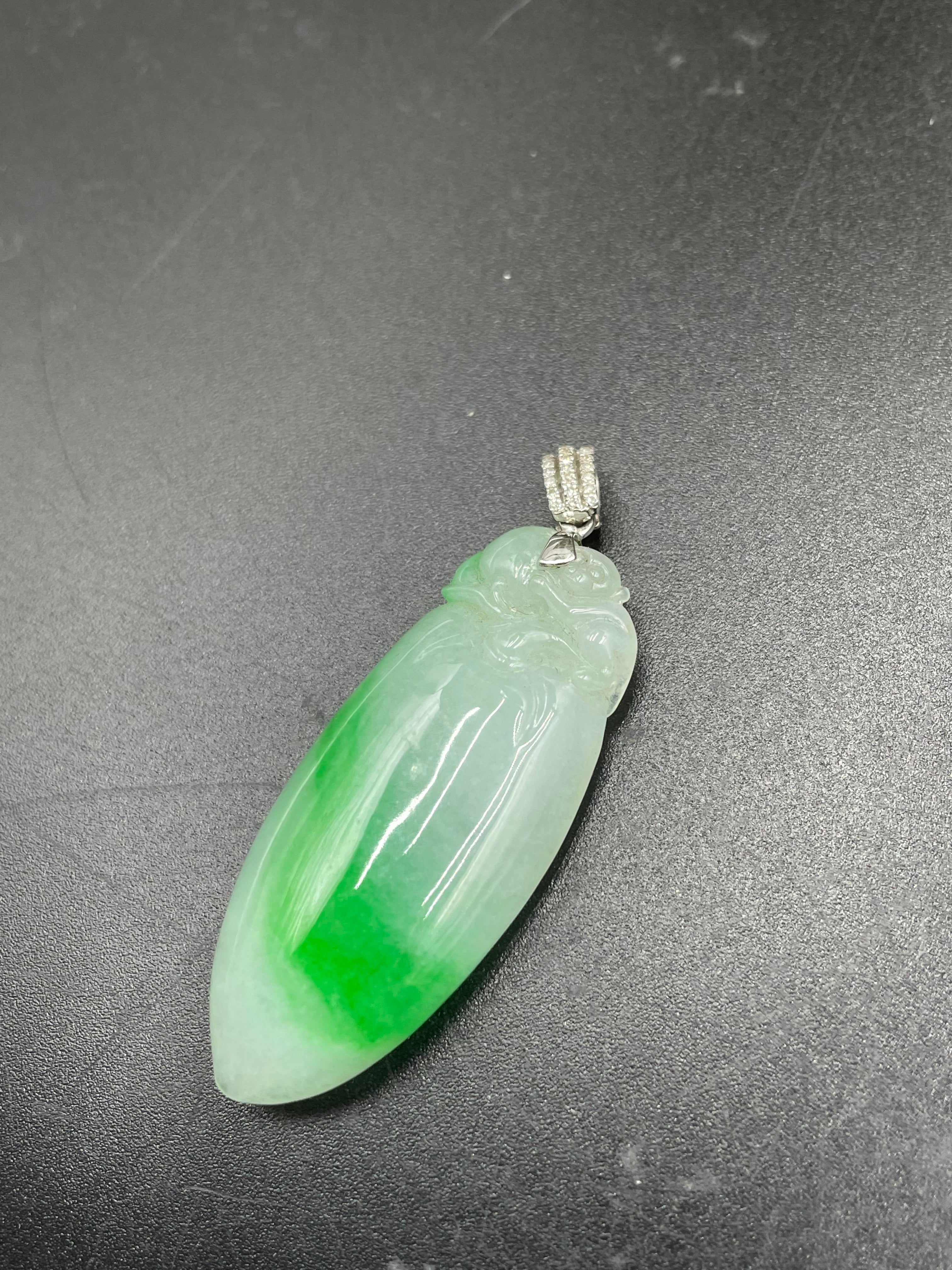 靈猴獻桃吊墜