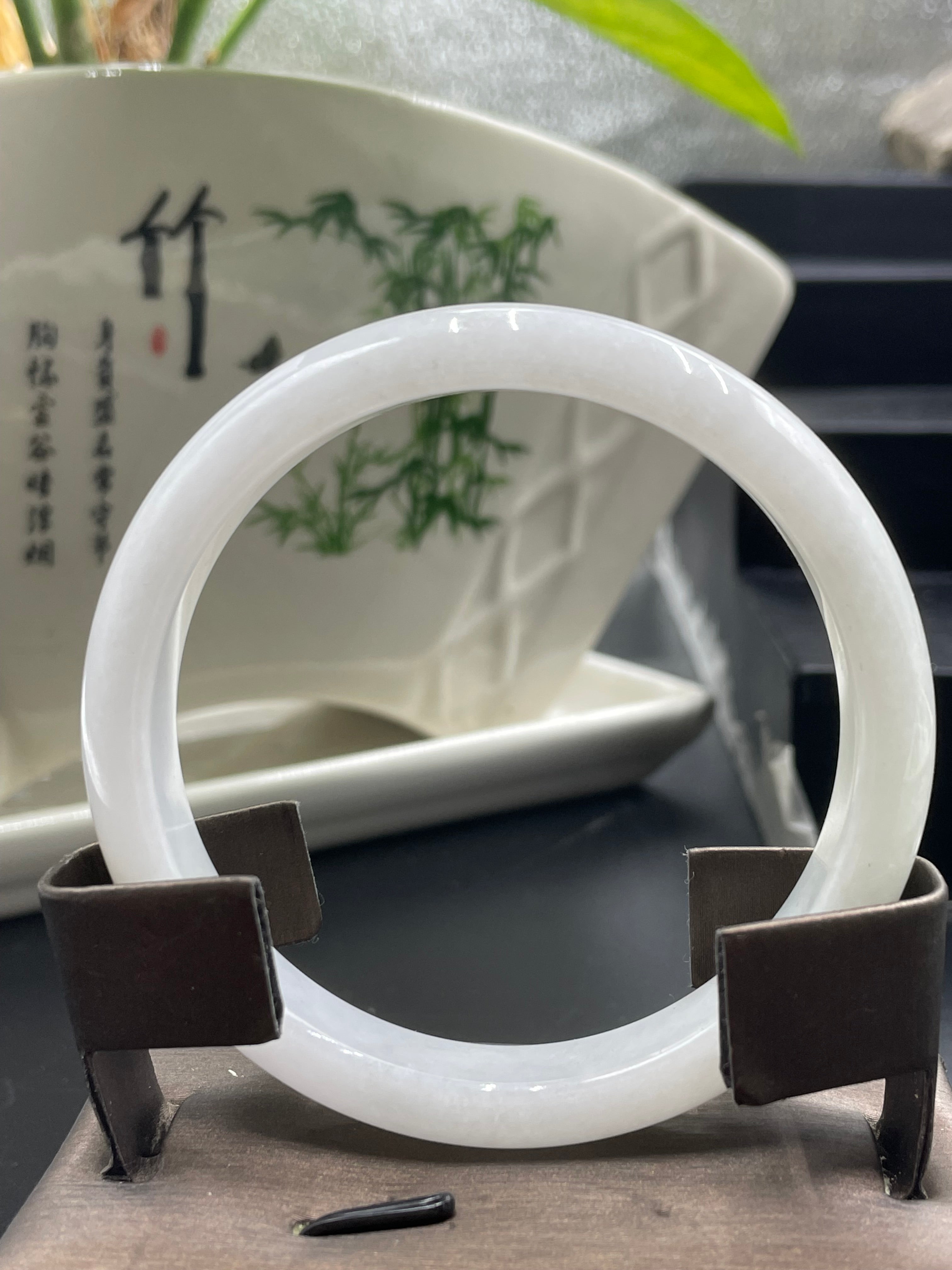 緬甸翡翠冰種手鐲【白月光正圈】