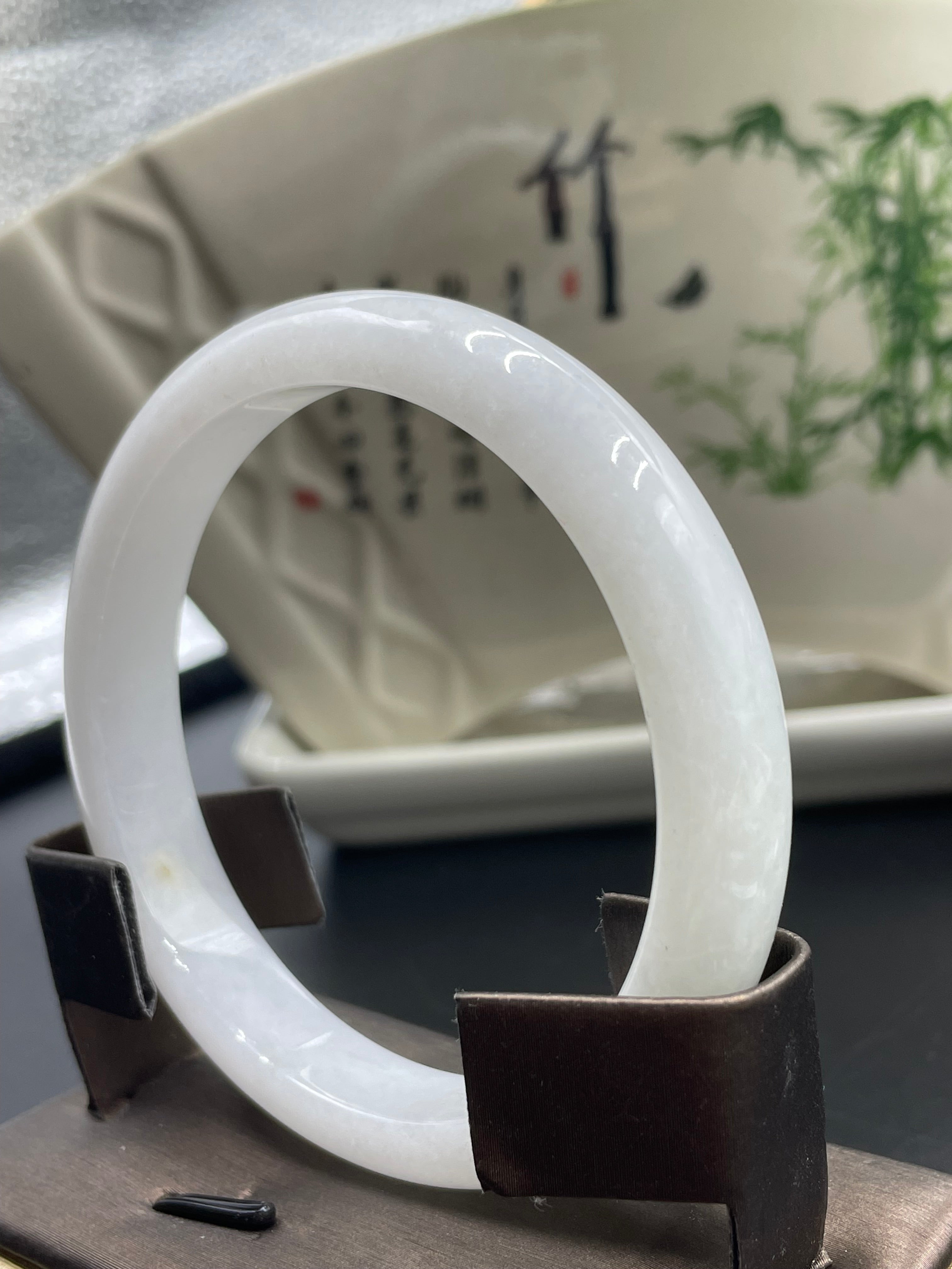 緬甸翡翠冰種手鐲【白月光正圈】