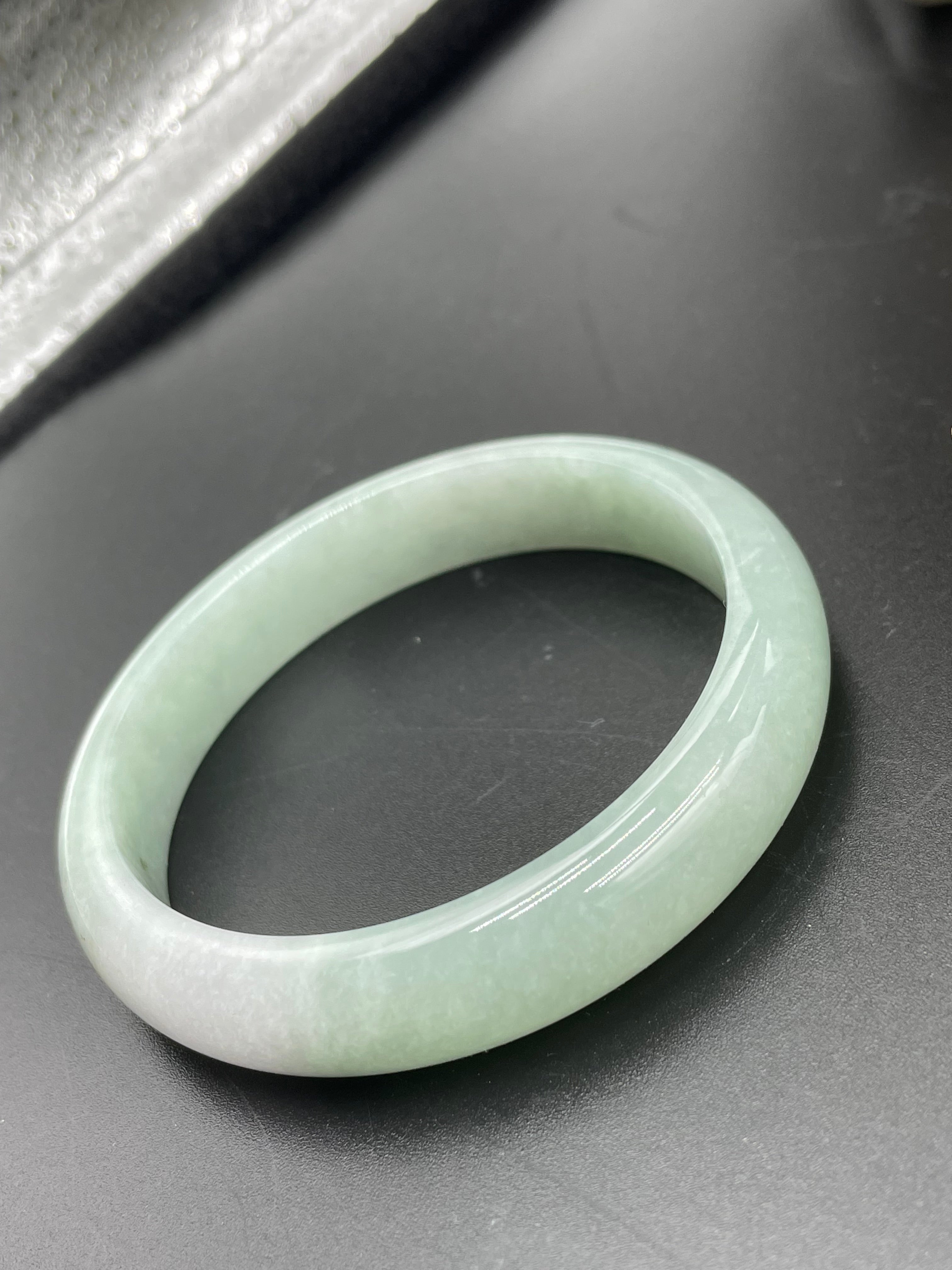 緬甸翡翠冰種手鐲【晴綠底正圈】