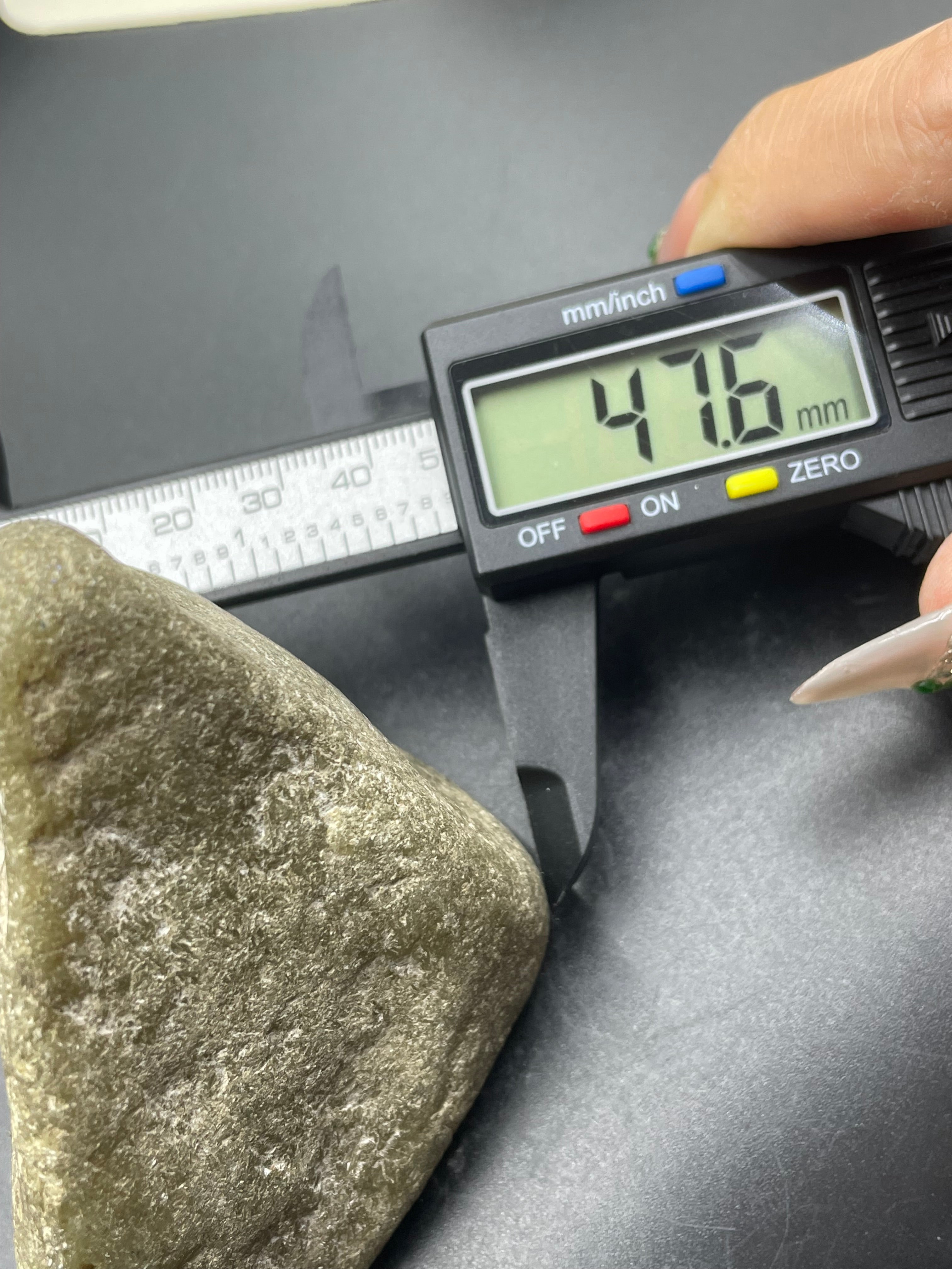 原石半明料
