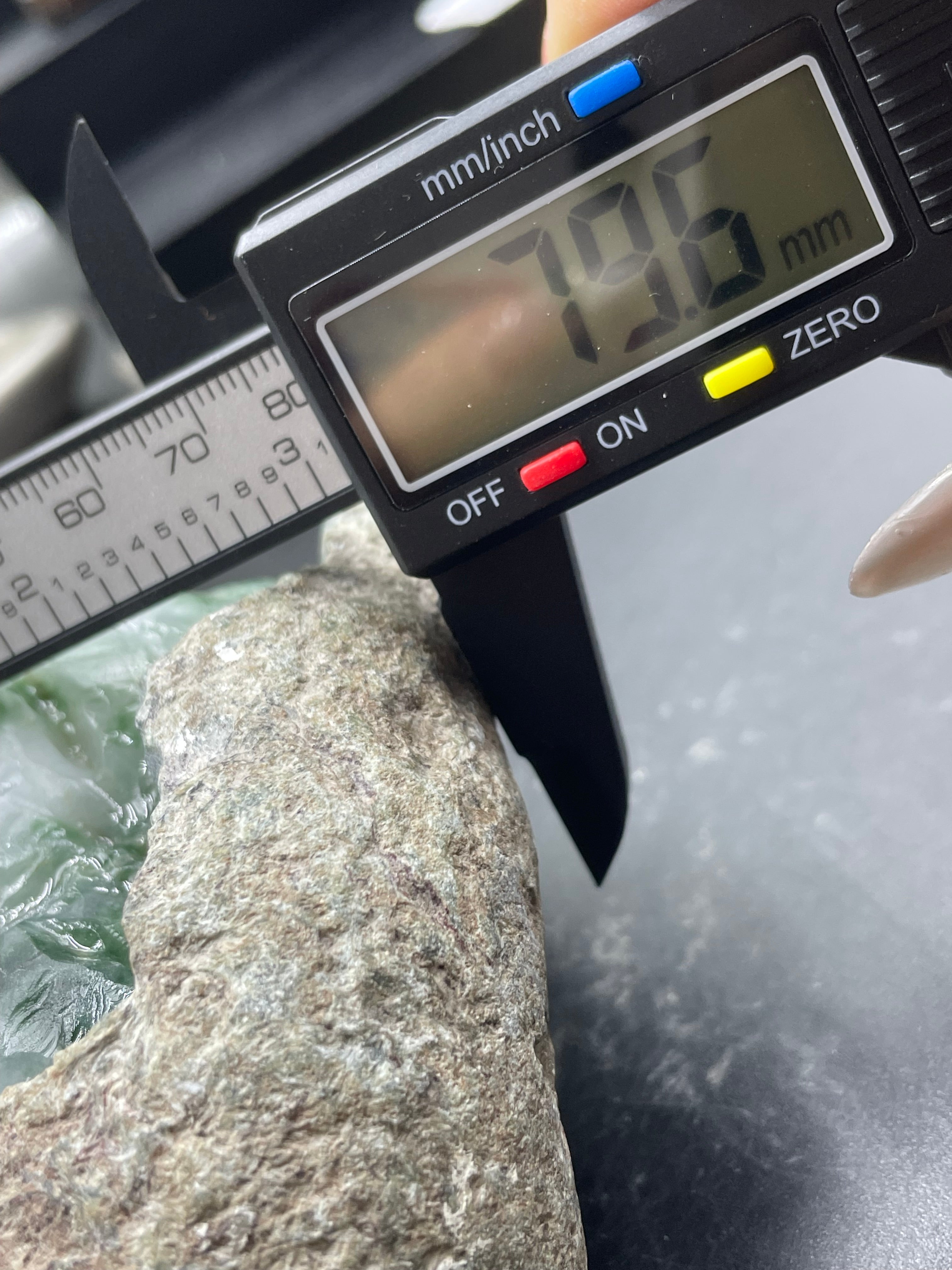 原石半明料