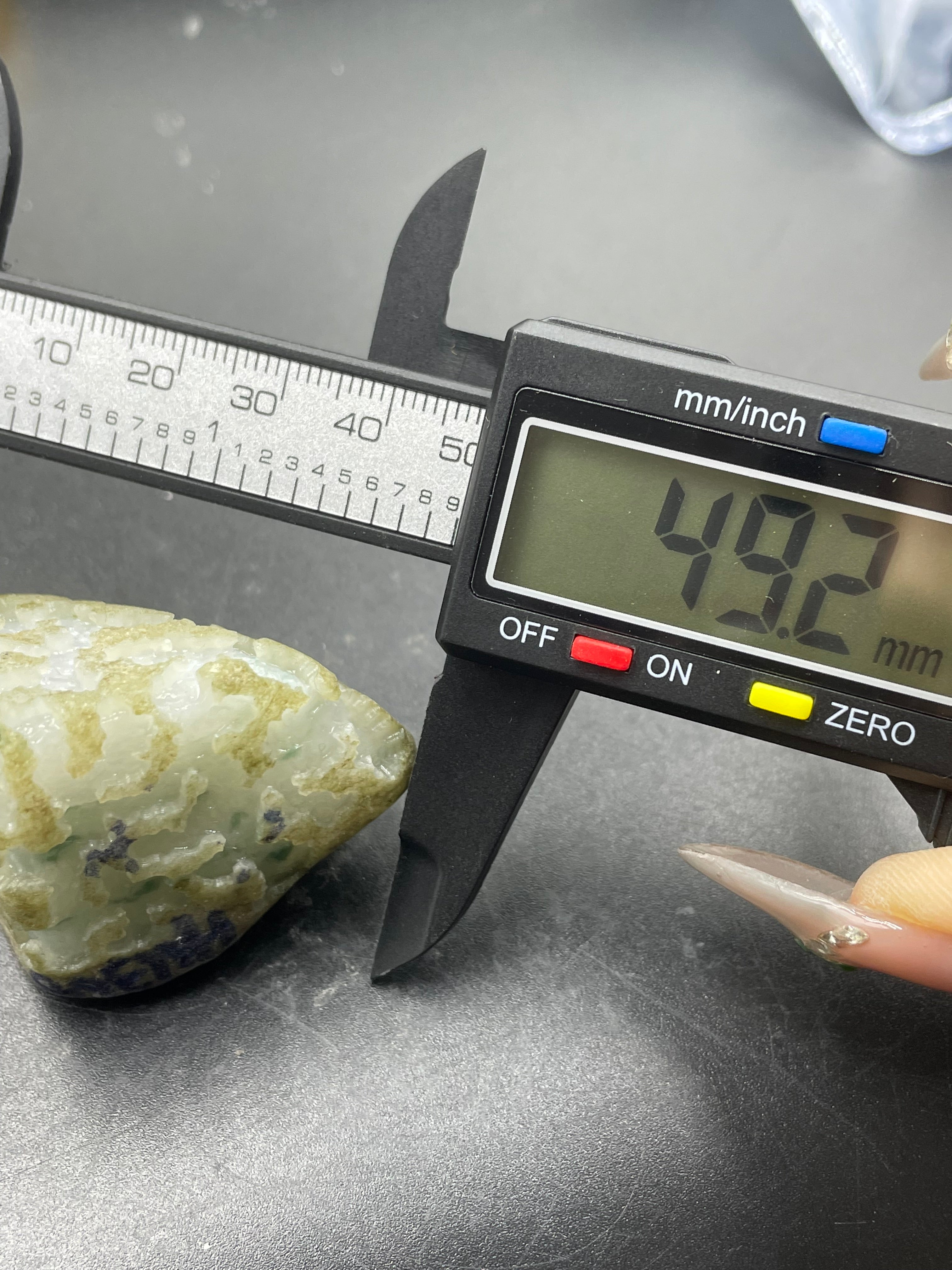 原石半明料