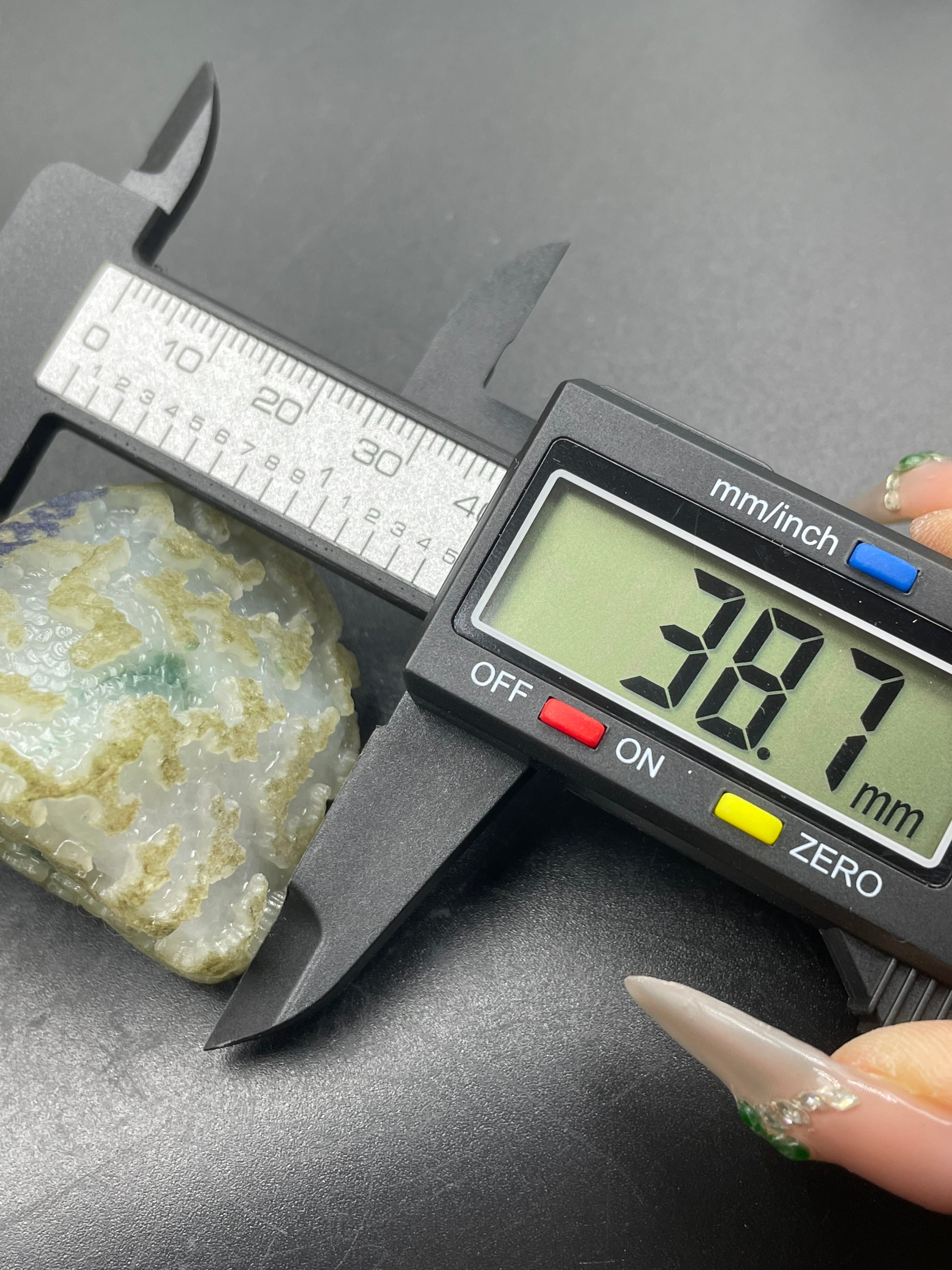 原石半明料