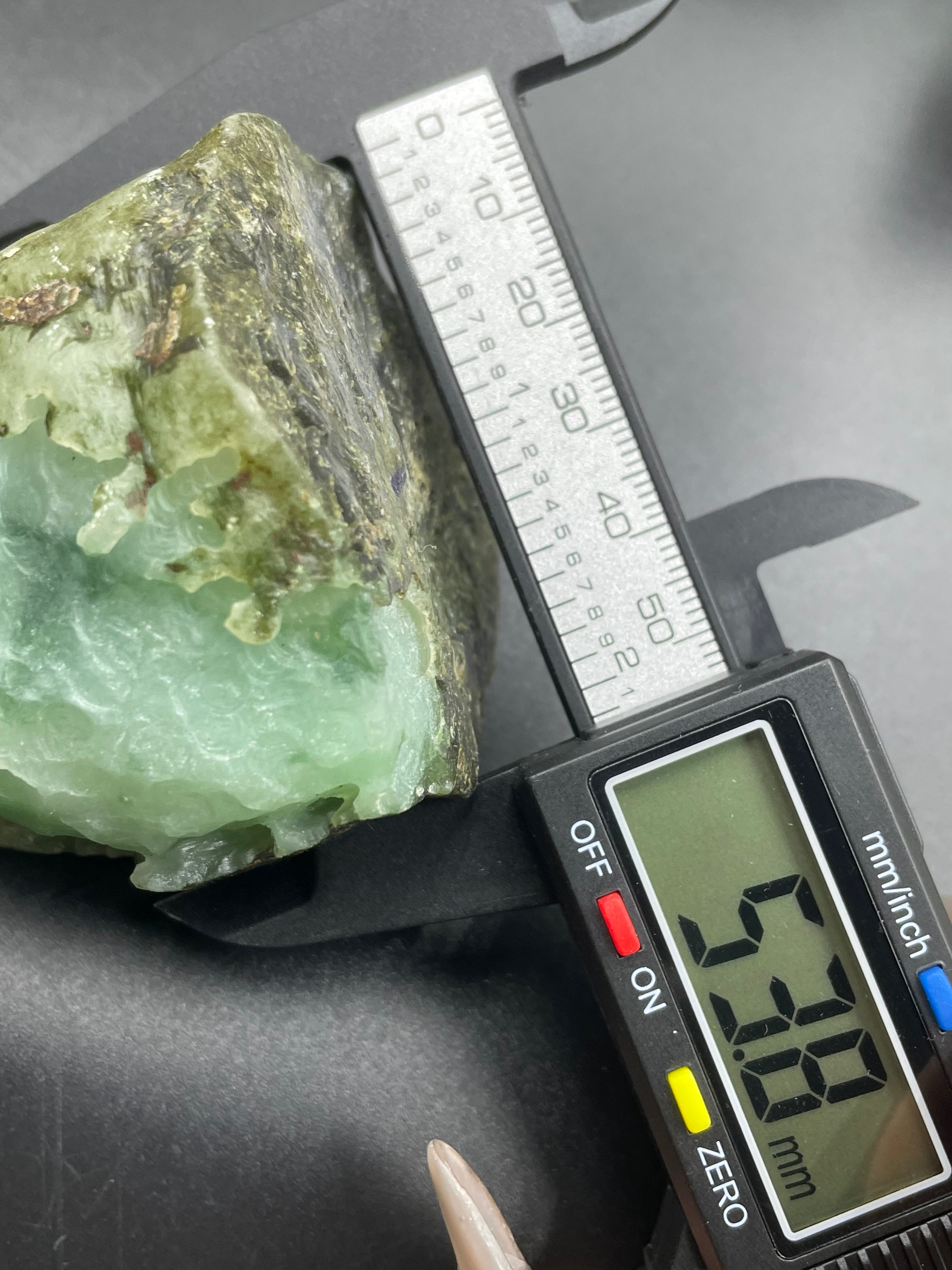 原石半明料