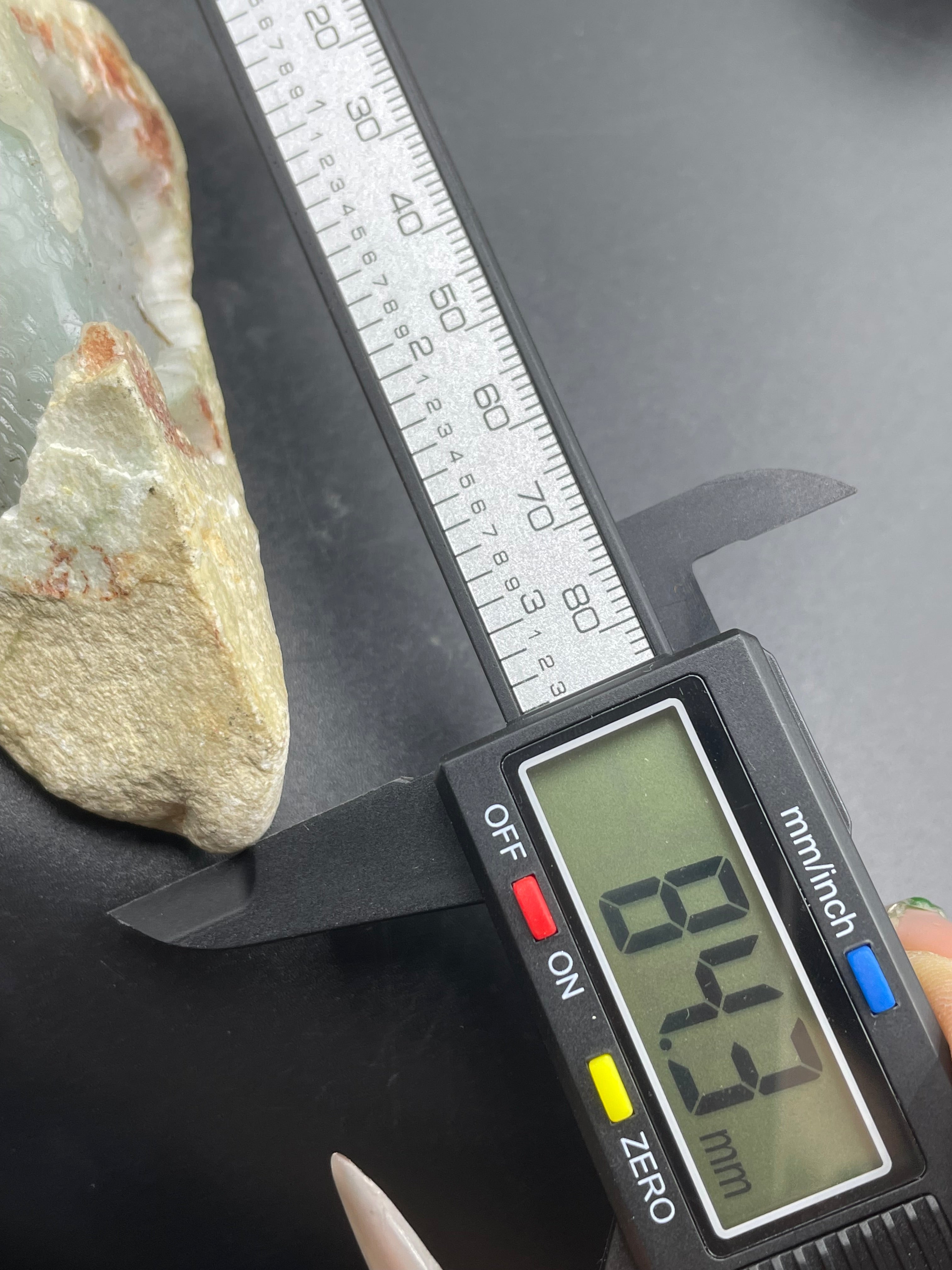 原石半明料
