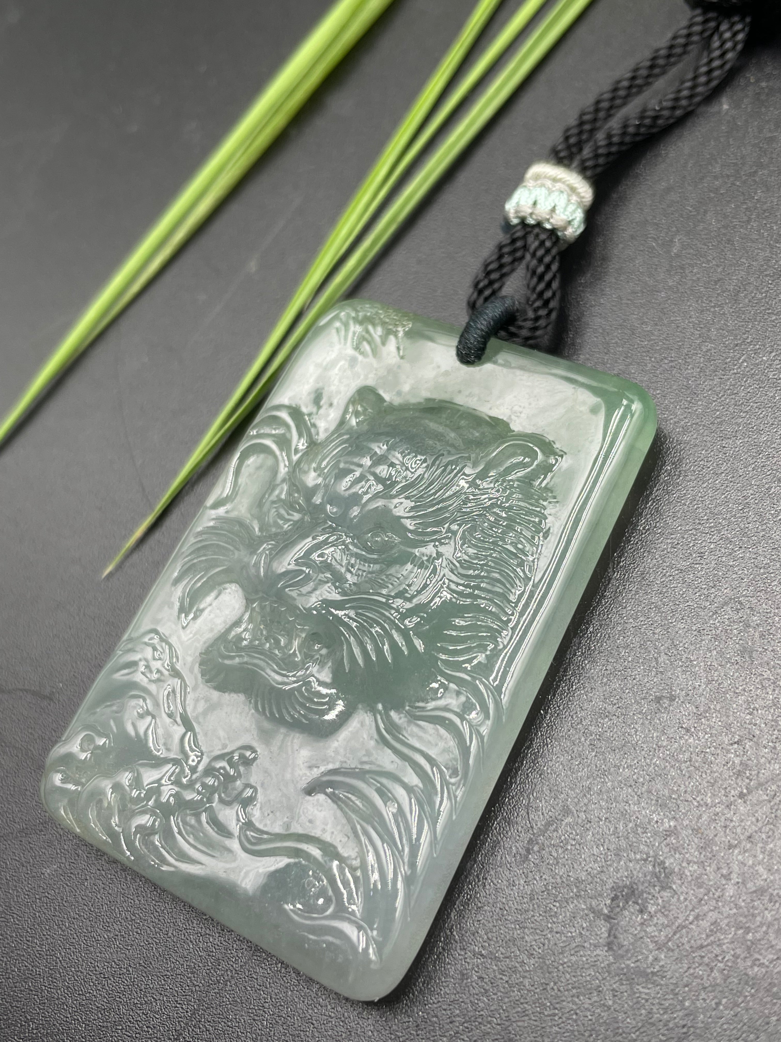虎牌吊墜