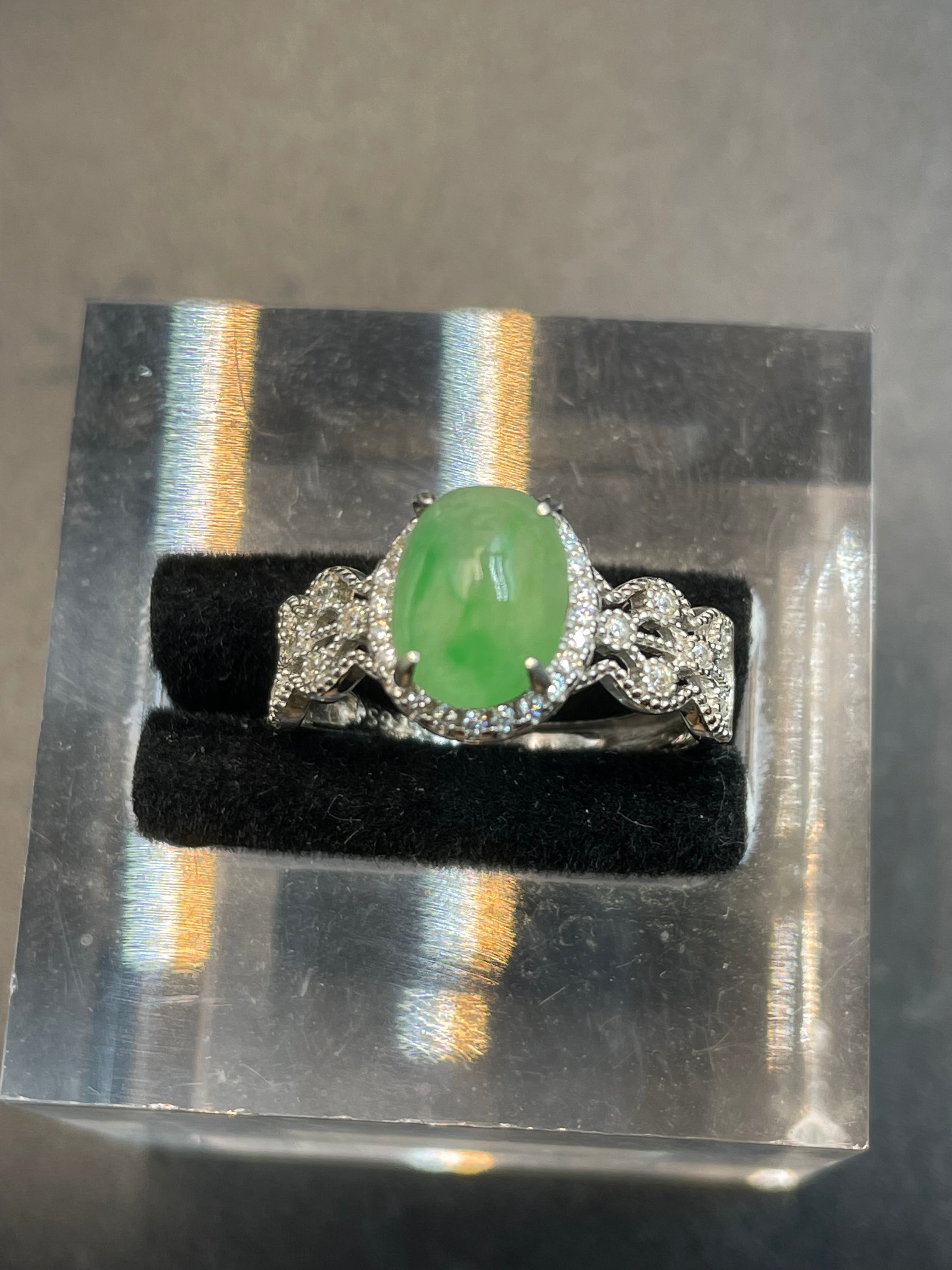 翡翠晴底飄花蛋麵