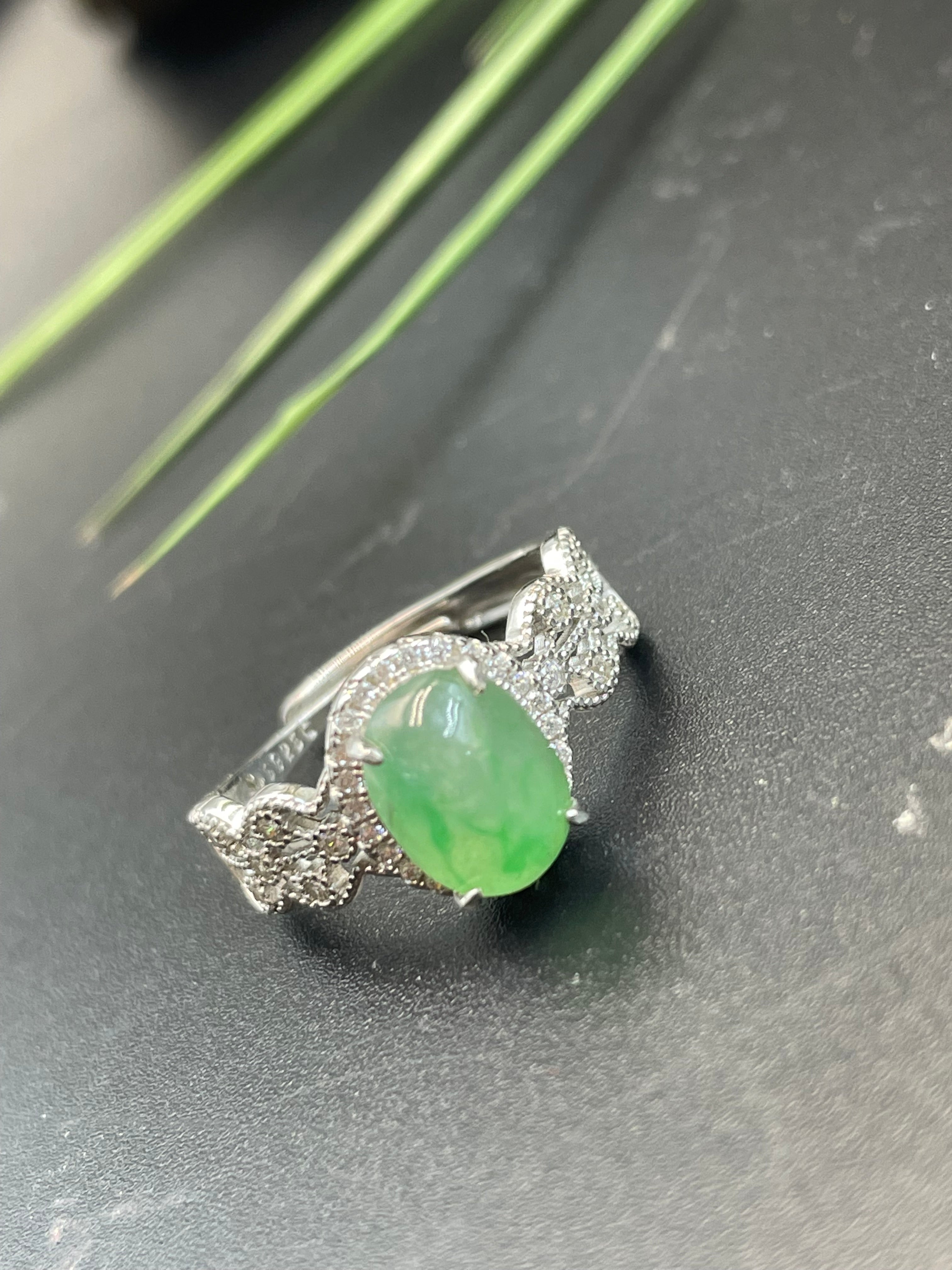 翡翠晴底飄花蛋麵