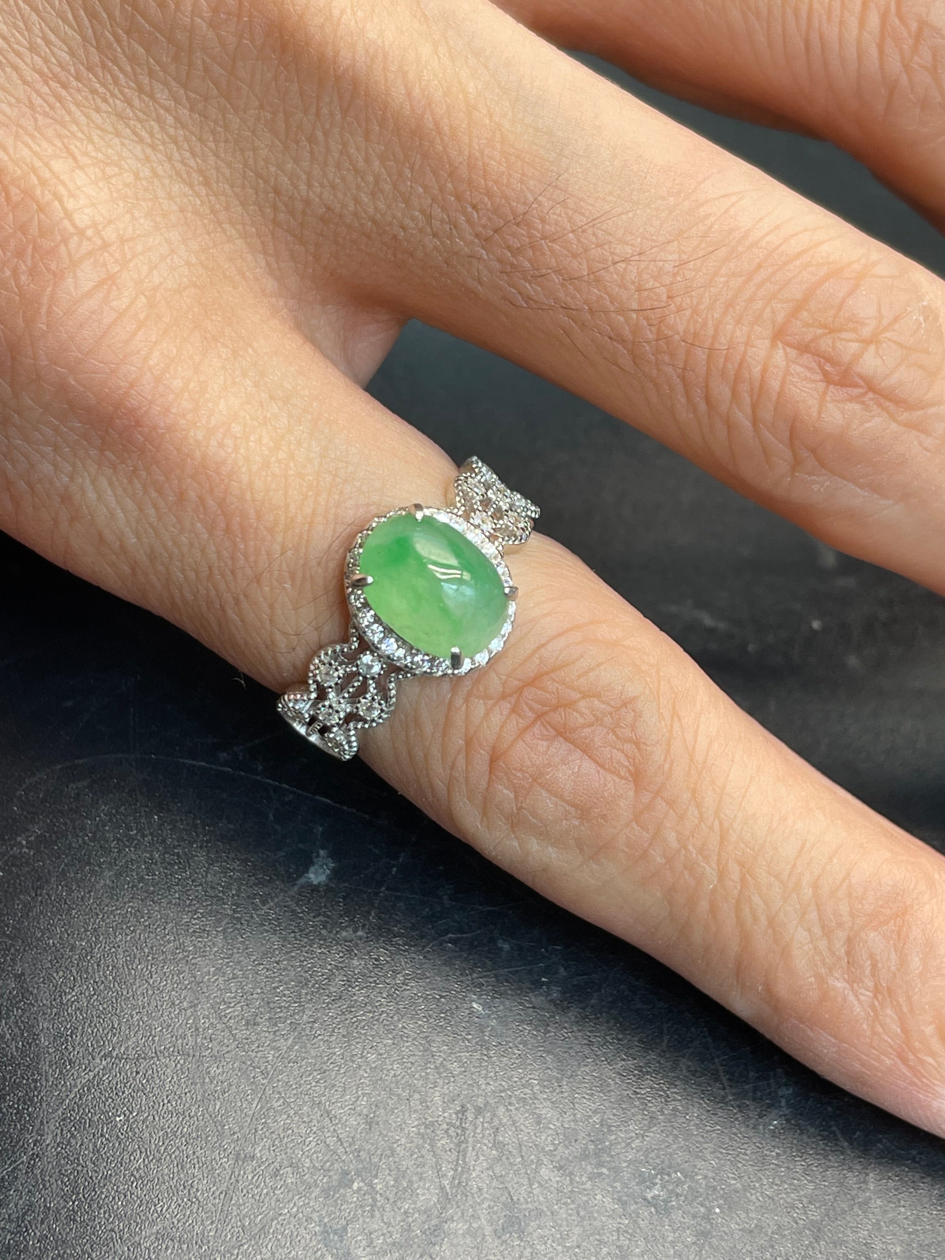 翡翠晴底飄花蛋麵