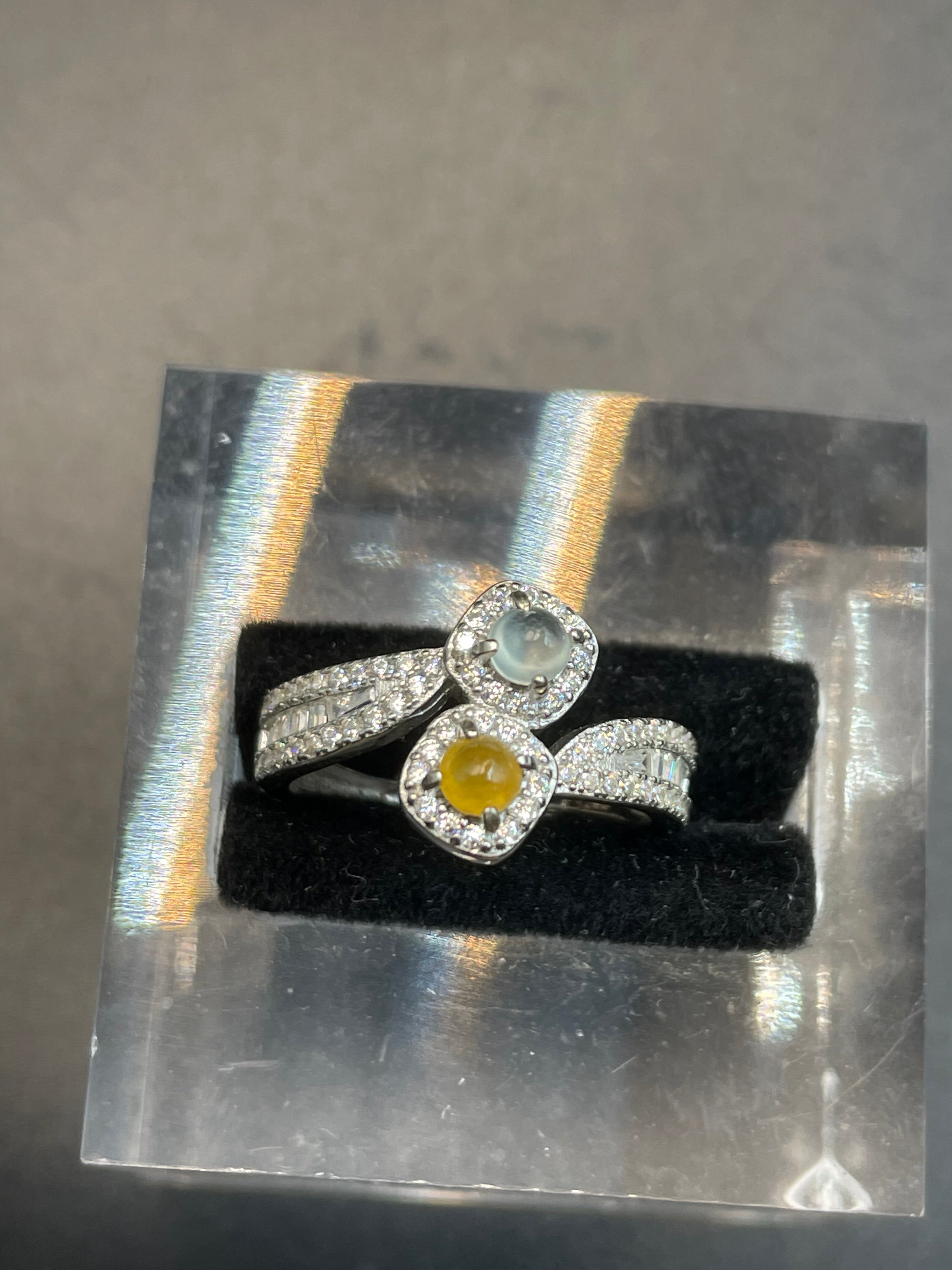 翡翠冰種雙拼蛋麵