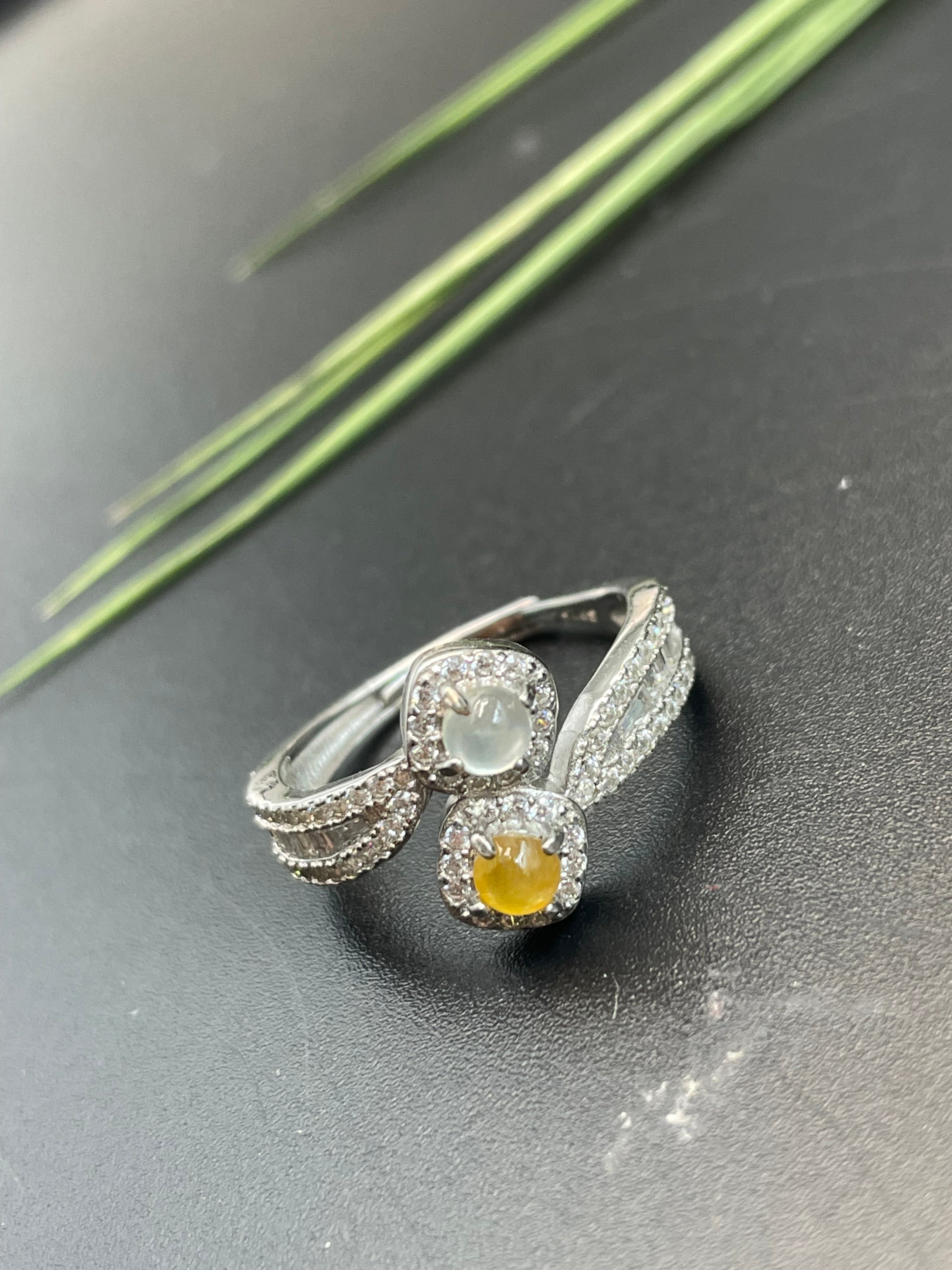 翡翠冰種雙拼蛋麵