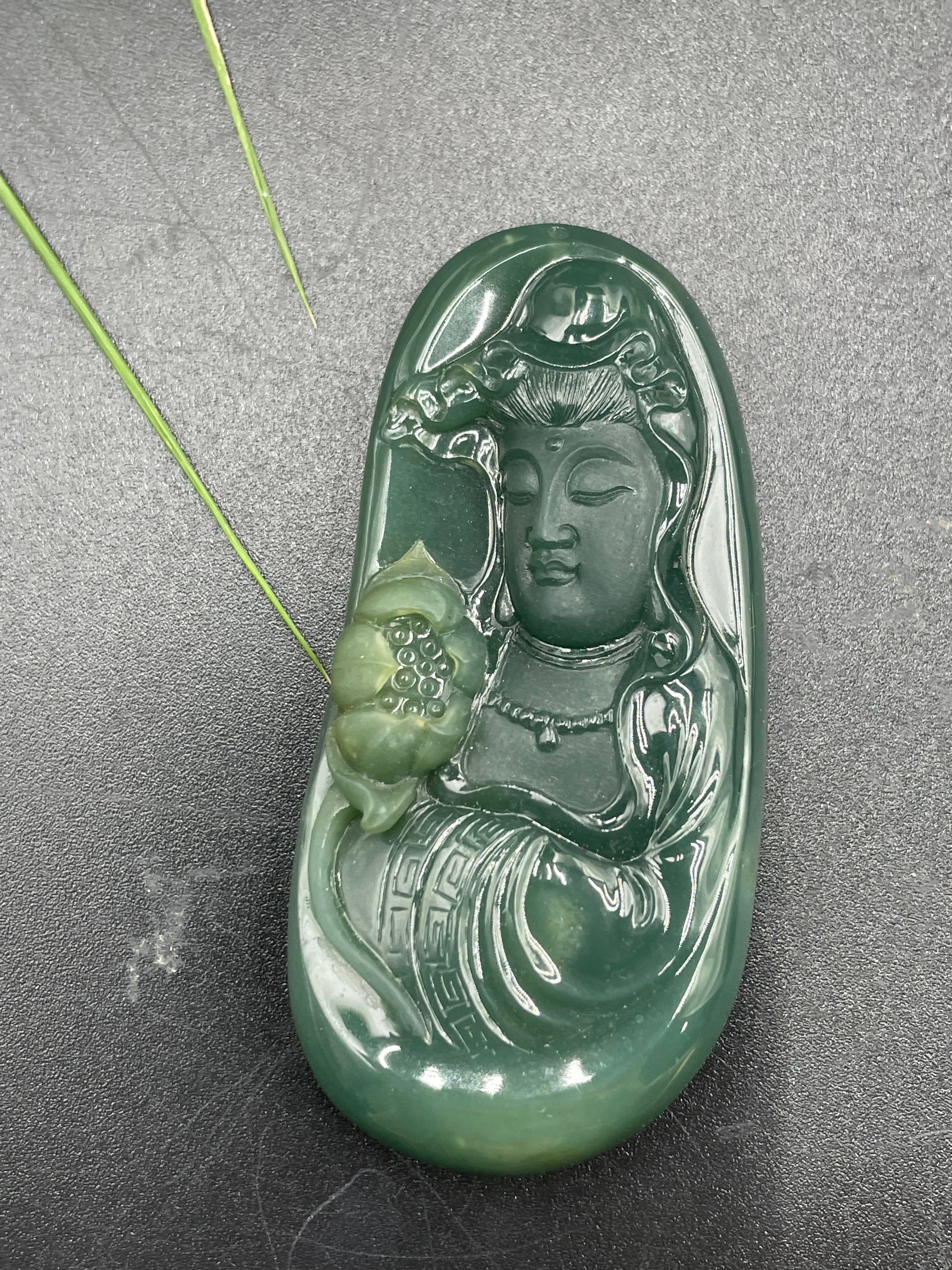 持蓮觀音吊墜